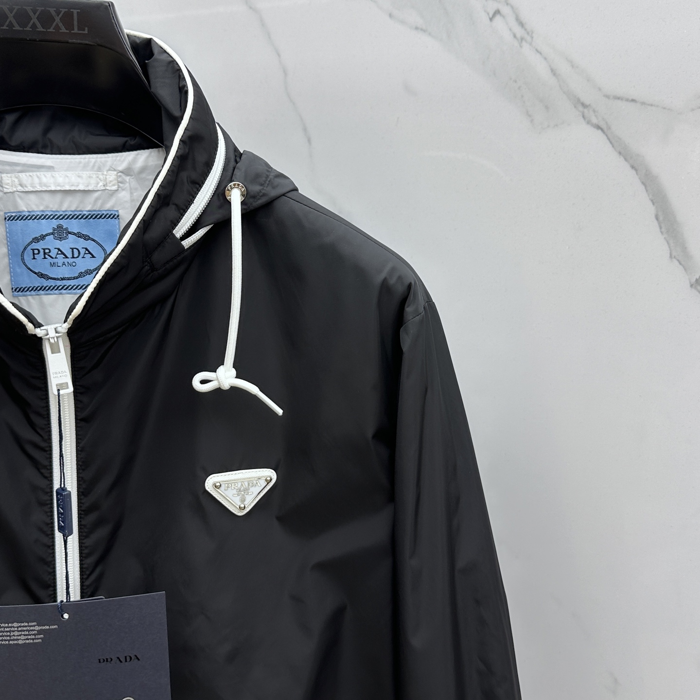 🆕PRAD* 普拉达，2025秋季最新品，同步有售，时尚休闲连帽外套，进口原版面料，做工极为复杂，唯一可