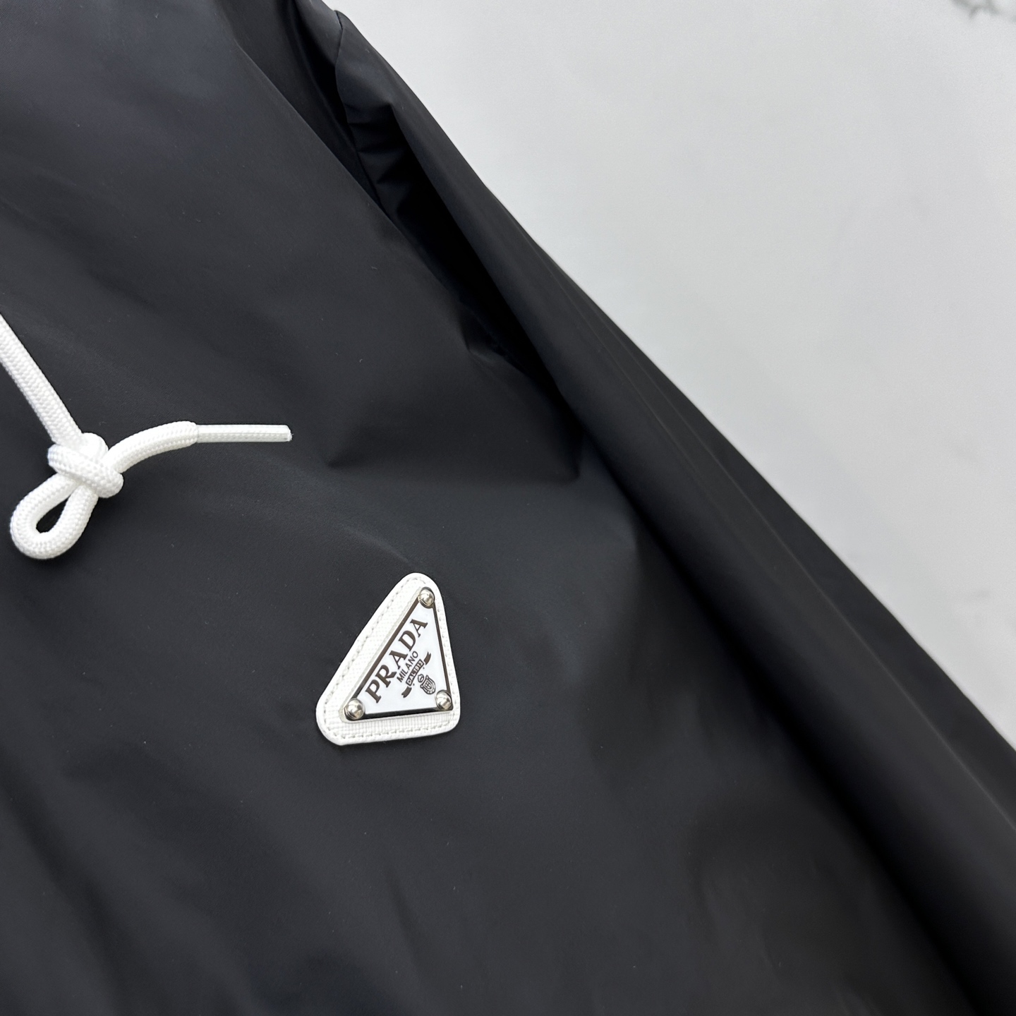 🆕PRAD* 普拉达，2025秋季最新品，同步有售，时尚休闲连帽外套，进口原版面料，做工极为复杂，唯一可