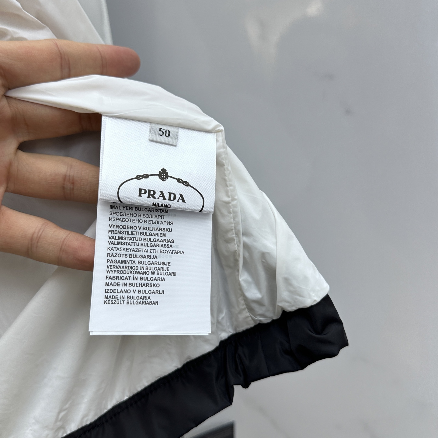 🆕PRAD* 普拉达，2025秋季最新品，同步有售，时尚休闲连帽外套，进口原版面料，做工极为复杂，唯一可