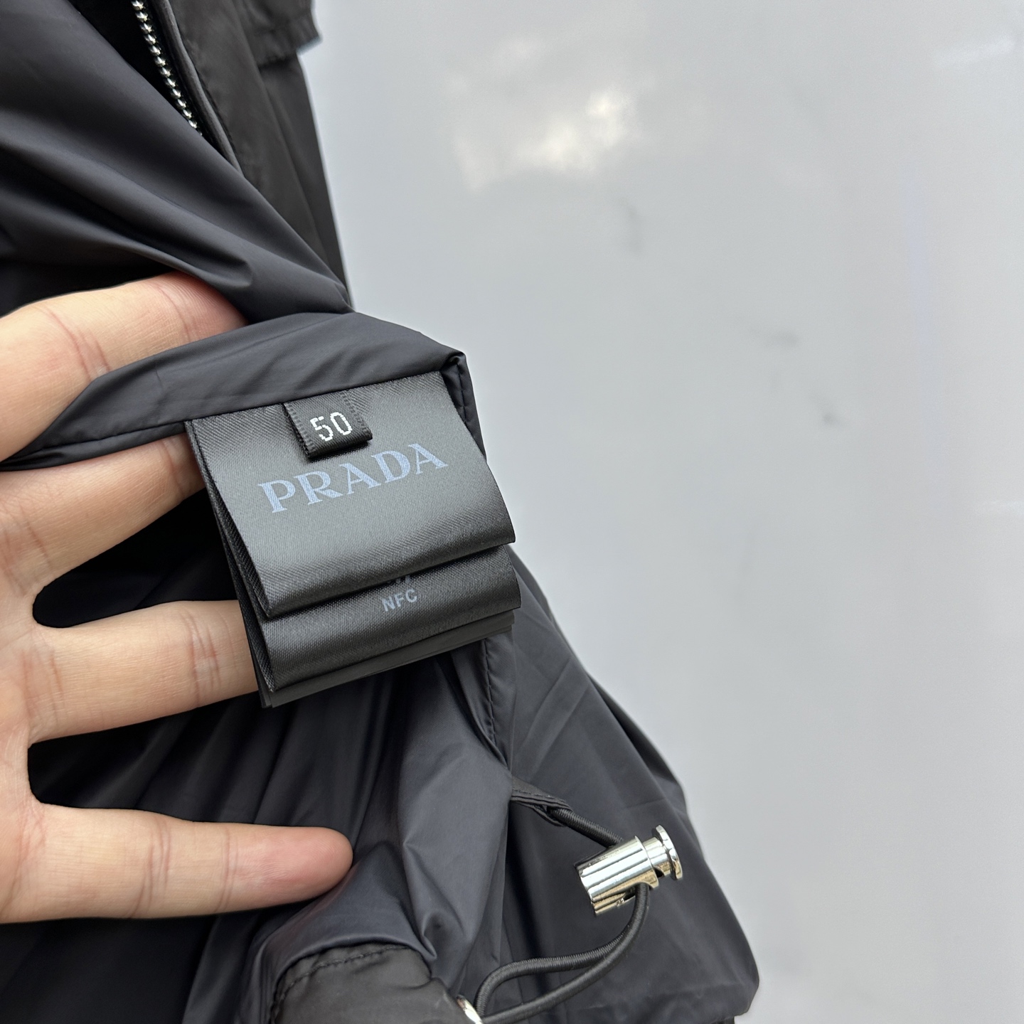 🆕Prad*普拉达 - 2025ss早秋新款 官网同步，原版订制聚酯纤维面料，面净版设计，戴帽设计更防风