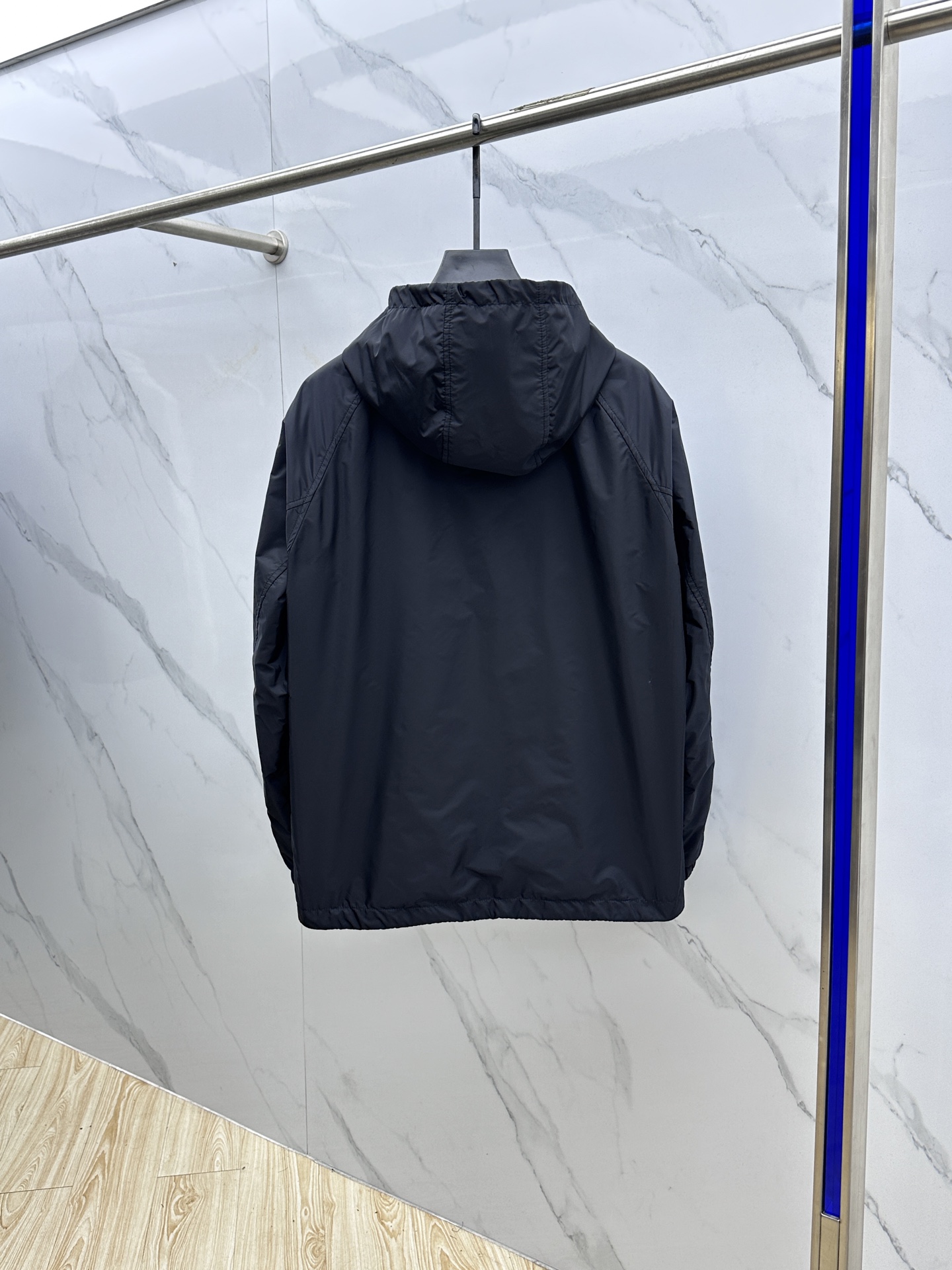 🆕Burberry巴宝莉 2025Fw新款格纹尼龙连帽防晒外套，融入 Burberry 格纹饰带和B 字