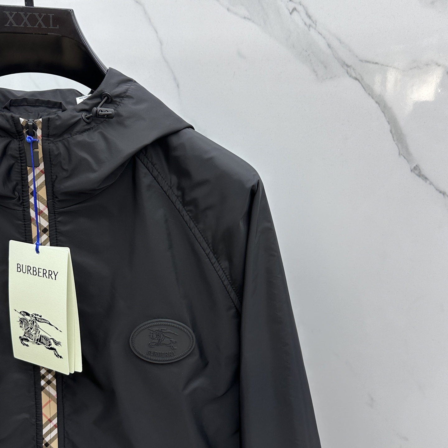 🆕Burberry巴宝莉 2025Fw新款格纹尼龙连帽防晒外套，融入 Burberry 格纹饰带和B 字