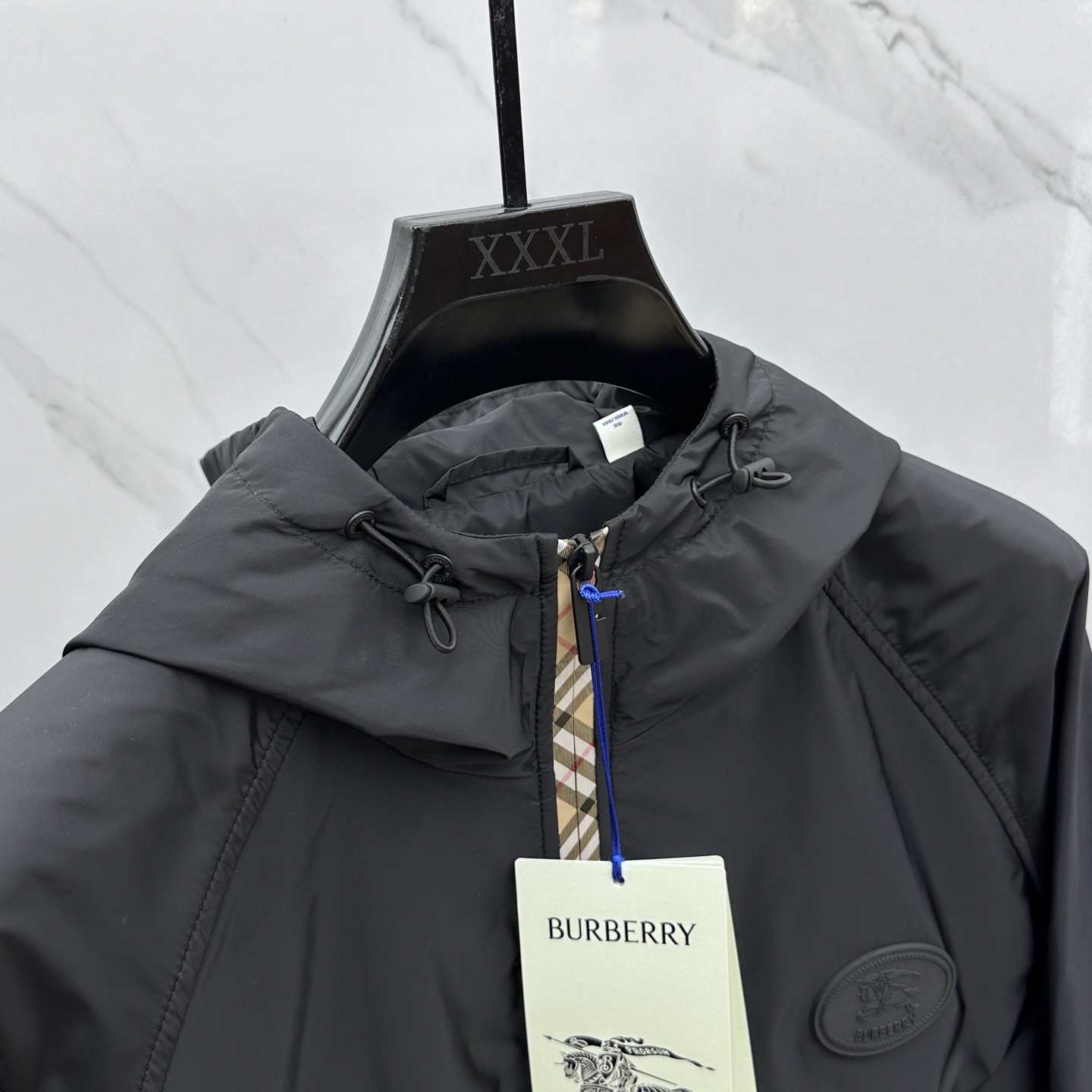 🆕Burberry巴宝莉 2025Fw新款格纹尼龙连帽防晒外套，融入 Burberry 格纹饰带和B 字