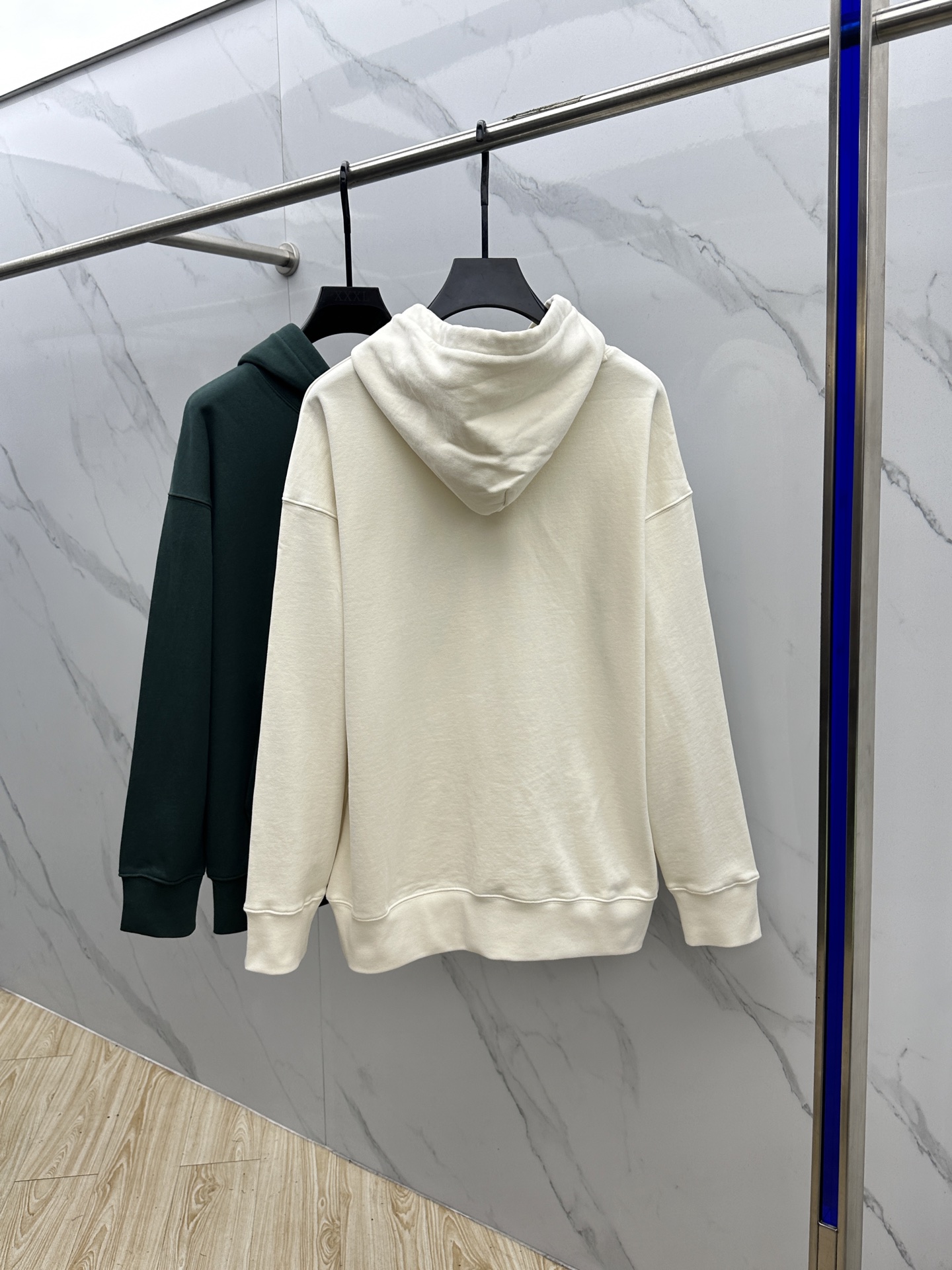 🆕AMI 24FW早秋新款连帽卫衣，男女同款！独特吸引人的眼球，这一款卫衣品相品质都在线，舒适度，一如既