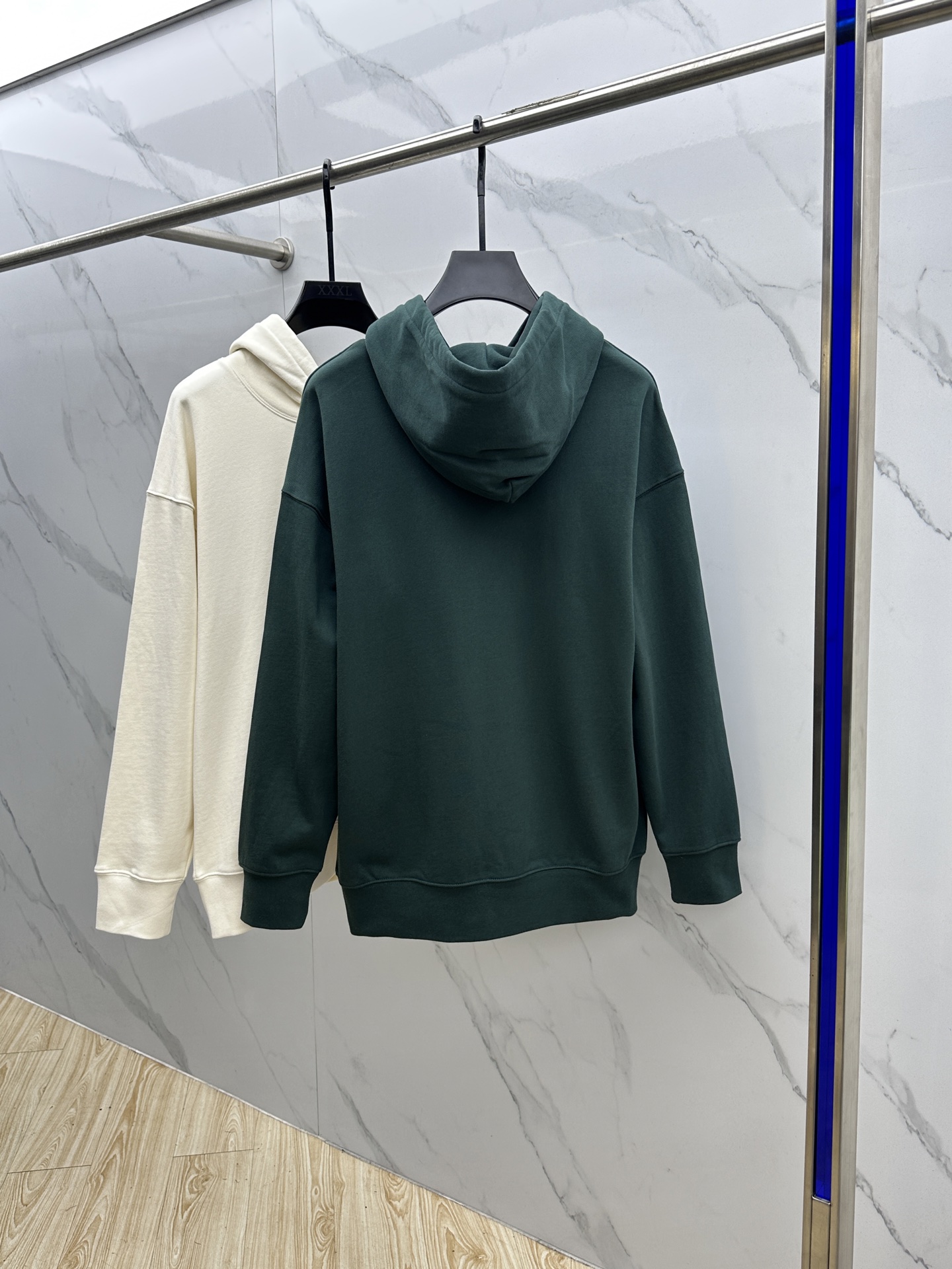 🆕AMI 24FW早秋新款连帽卫衣，男女同款！独特吸引人的眼球，这一款卫衣品相品质都在线，舒适度，一如既