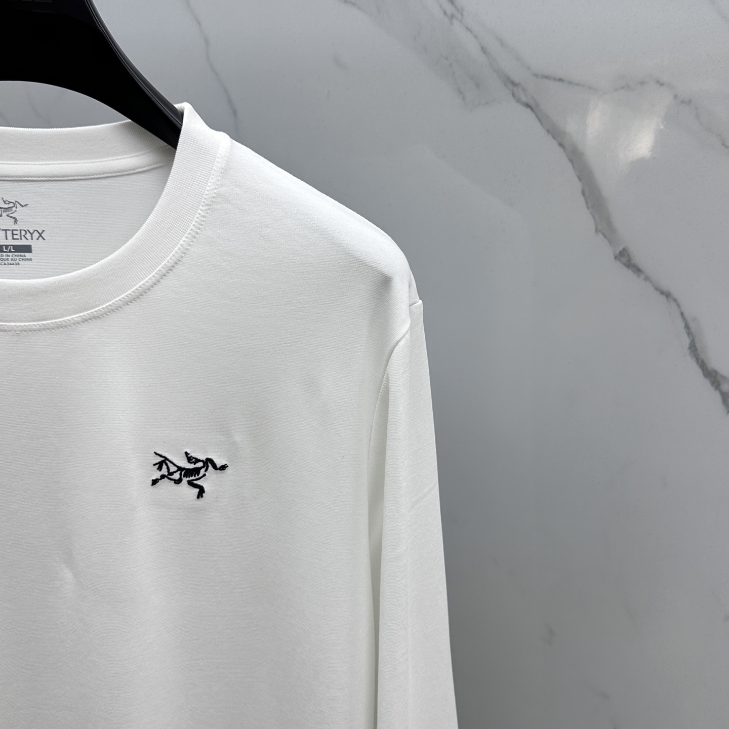 🆕ARCTERYX始祖鸟 2025SS秋季新款男士圆领长袖 T 恤，以当季色调传递典雅韵味，成就日常搭配