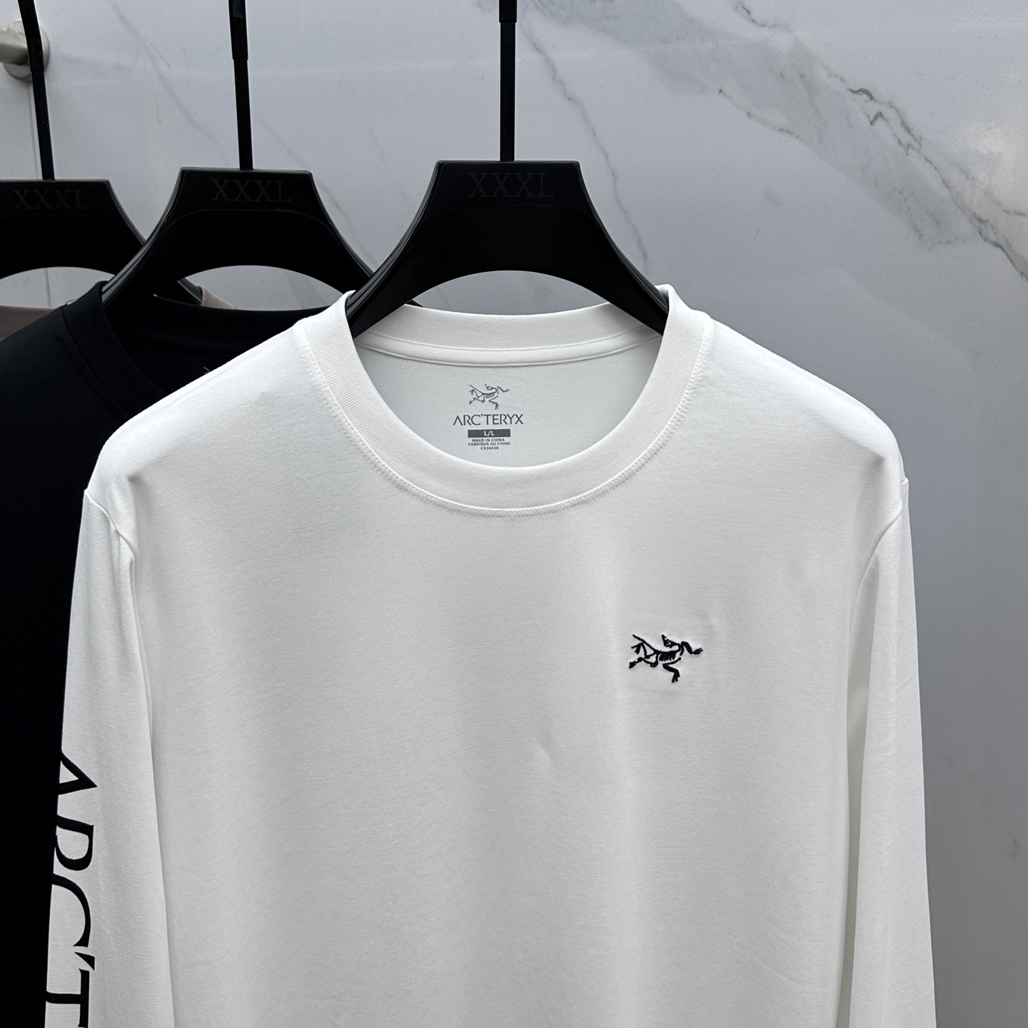 🆕ARCTERYX始祖鸟 2025SS秋季新款男士圆领长袖 T 恤，以当季色调传递典雅韵味，成就日常搭配