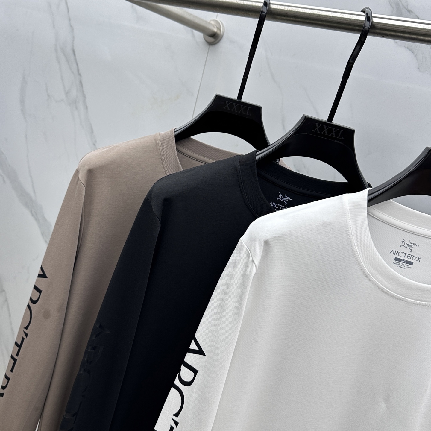 🆕ARCTERYX始祖鸟 2025SS秋季新款男士圆领长袖 T 恤，以当季色调传递典雅韵味，成就日常搭配