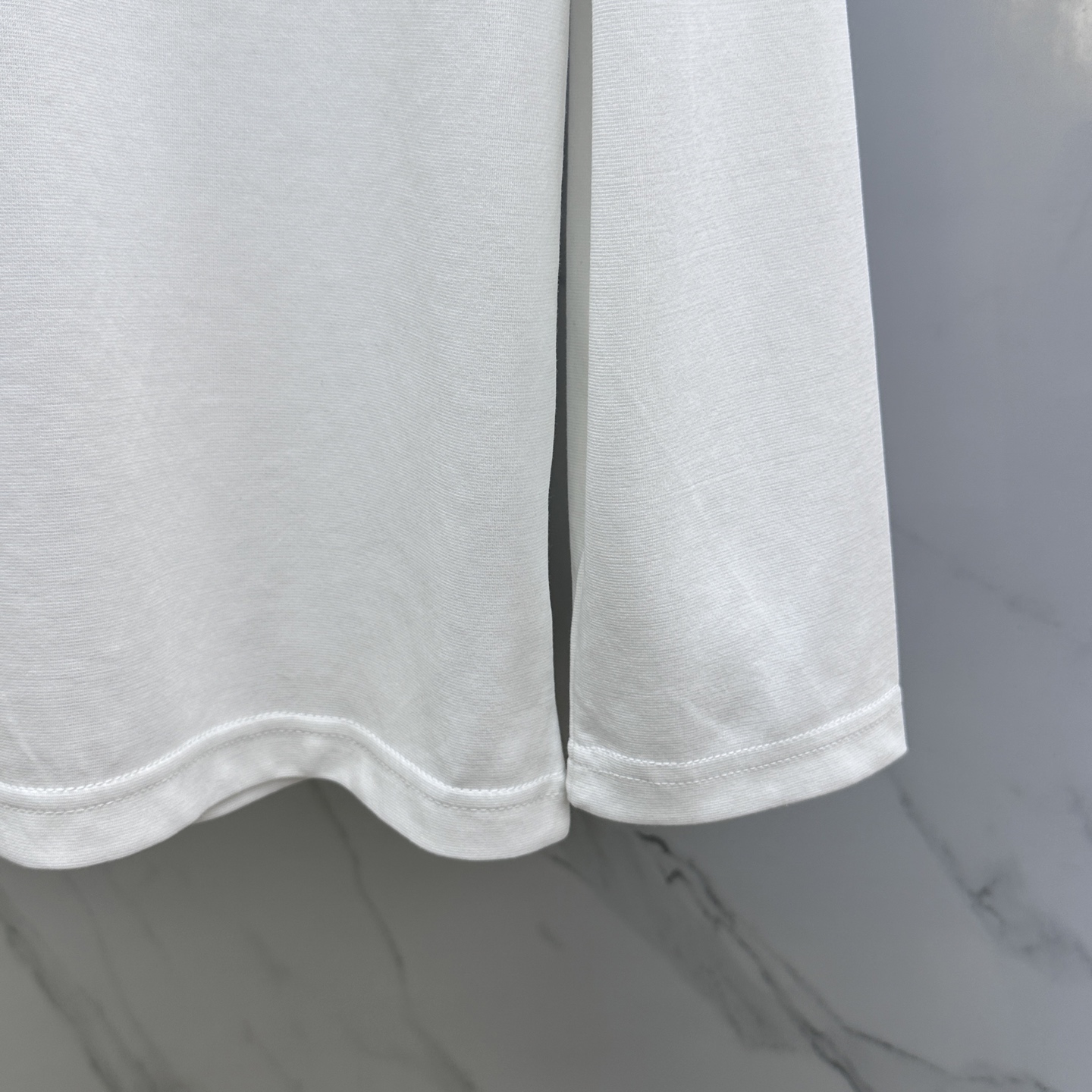 🆕ARCTERYX始祖鸟 2025SS秋季新款男士圆领长袖 T 恤，以当季色调传递典雅韵味，成就日常搭配