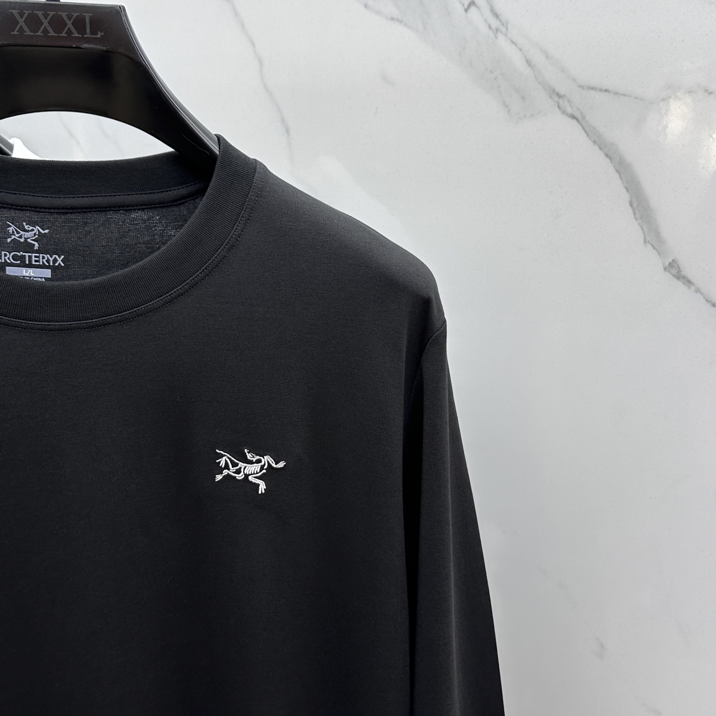 🆕ARCTERYX始祖鸟 2025SS秋季新款男士圆领长袖 T 恤，以当季色调传递典雅韵味，成就日常搭配
