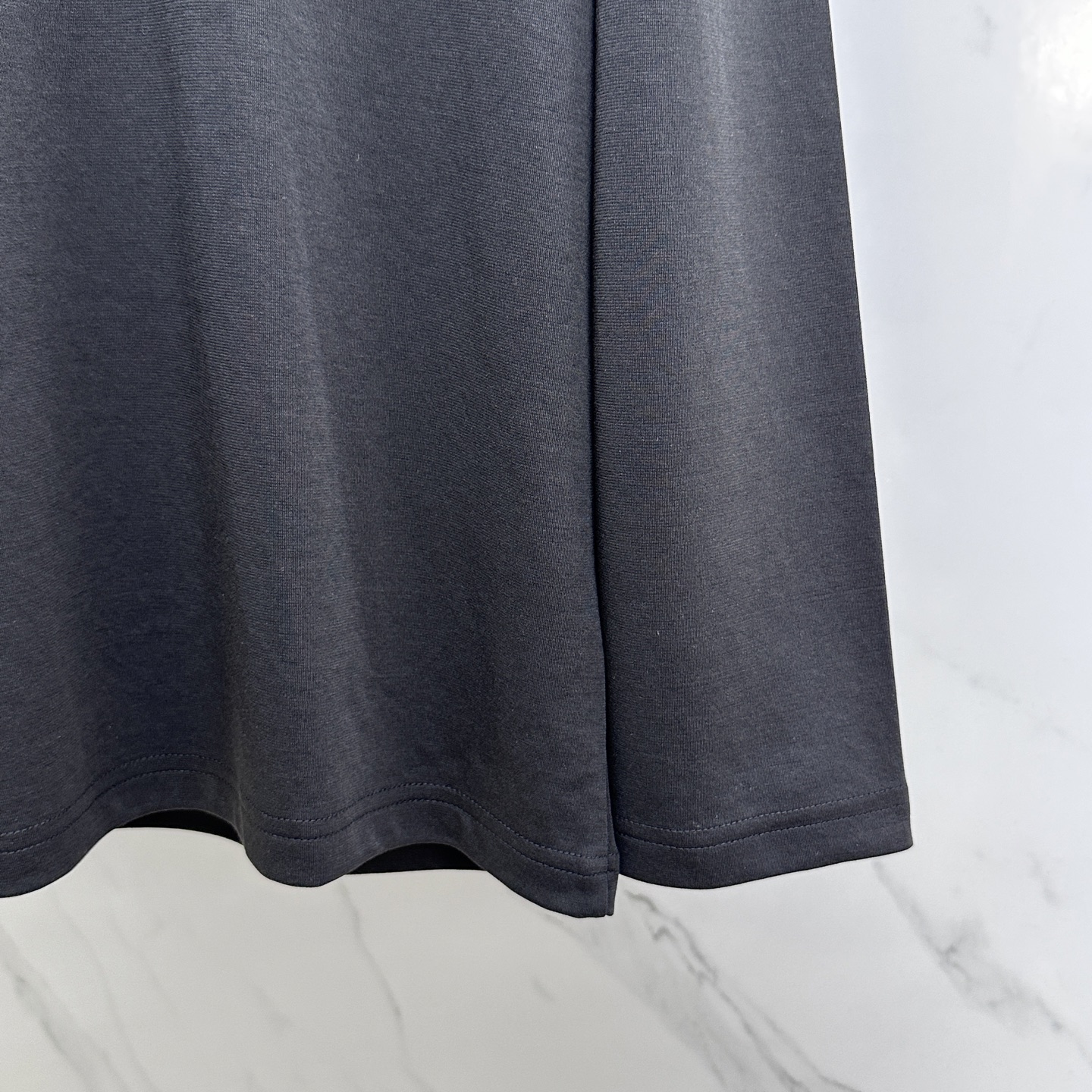 🆕ARCTERYX始祖鸟 2025SS秋季新款男士圆领长袖 T 恤，以当季色调传递典雅韵味，成就日常搭配