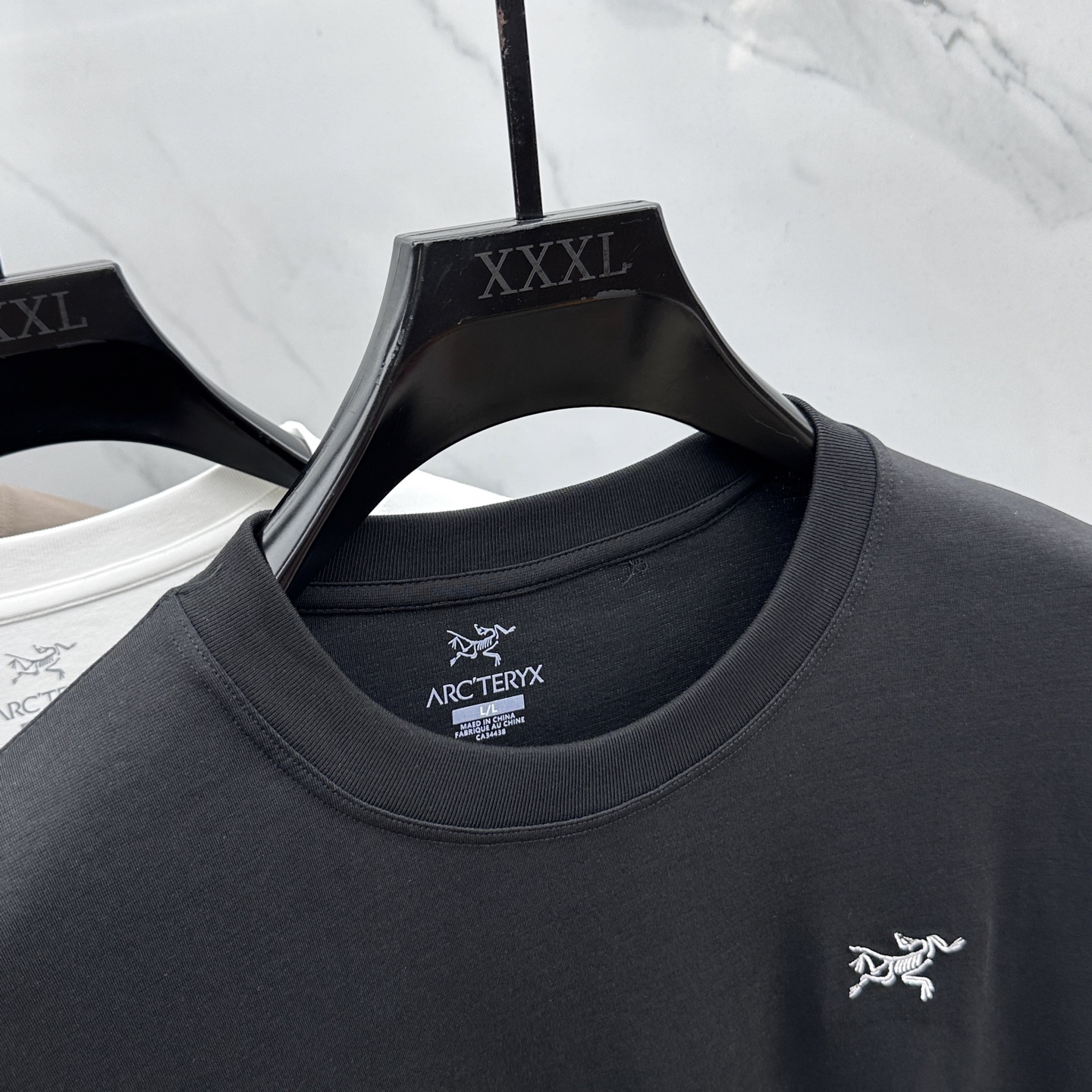 🆕ARCTERYX始祖鸟 2025SS秋季新款男士圆领长袖 T 恤，以当季色调传递典雅韵味，成就日常搭配