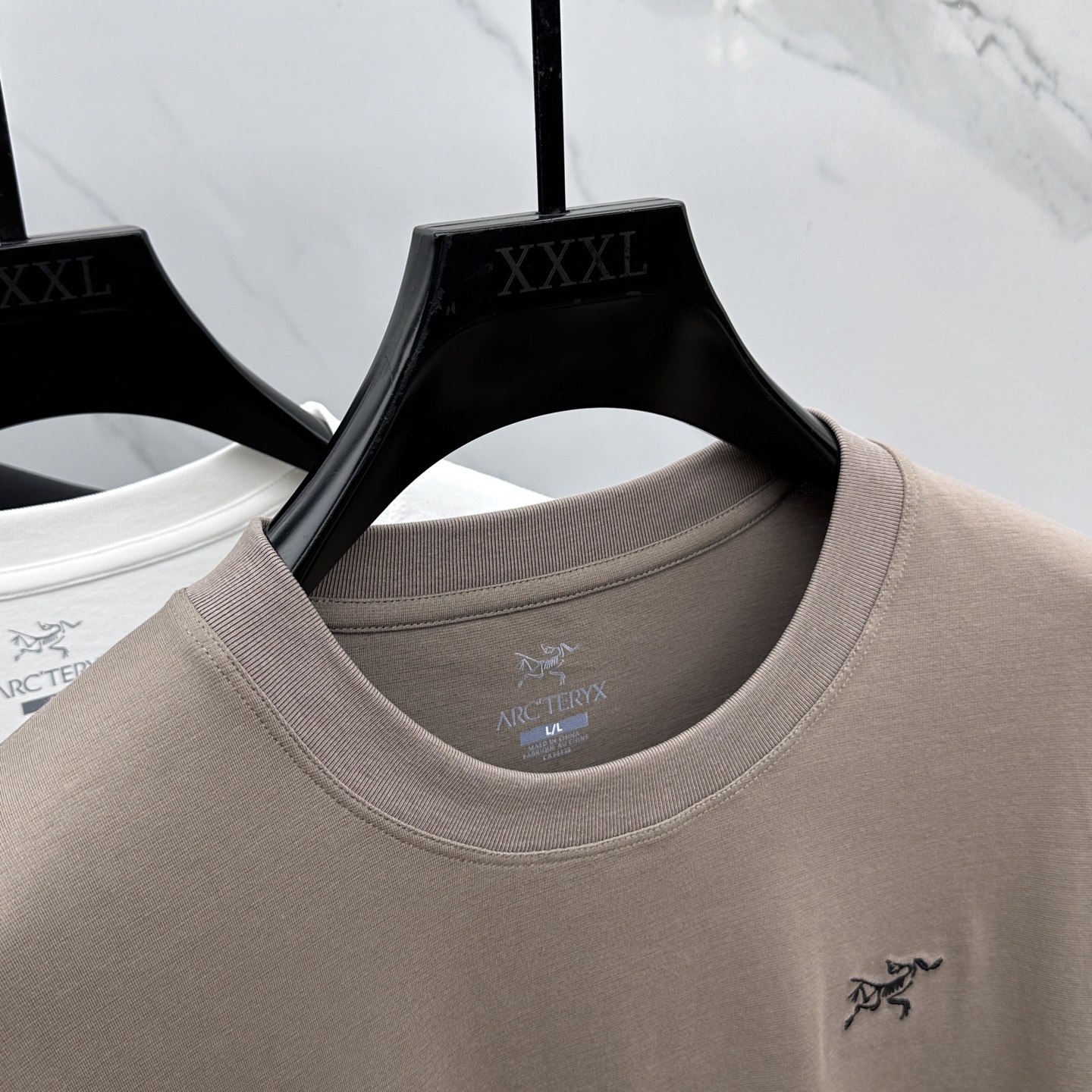 🆕ARCTERYX始祖鸟 2025SS秋季新款男士圆领长袖 T 恤，以当季色调传递典雅韵味，成就日常搭配