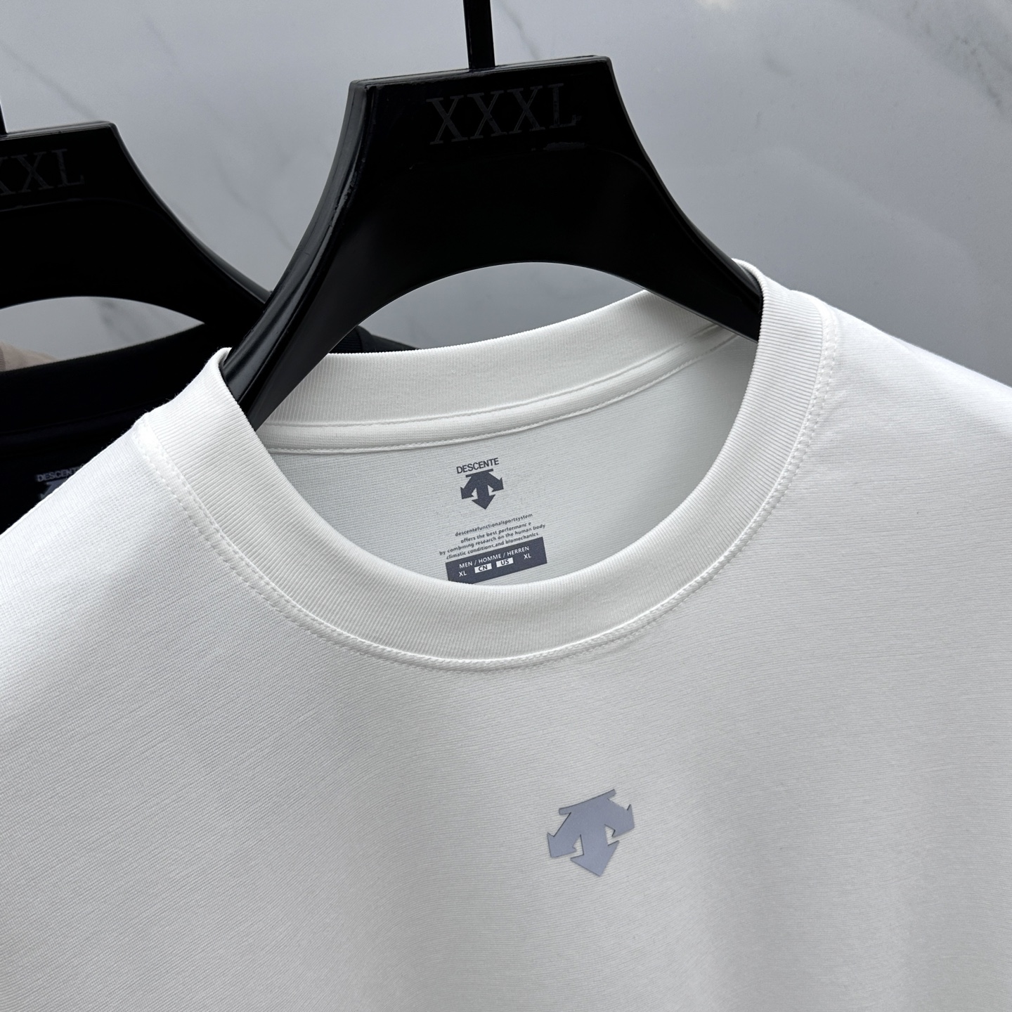 🆕DESCENTE迪桑特 2025SS秋季新款男士圆领长袖 T 恤，以当季色调传递典雅韵味，成就日常搭配