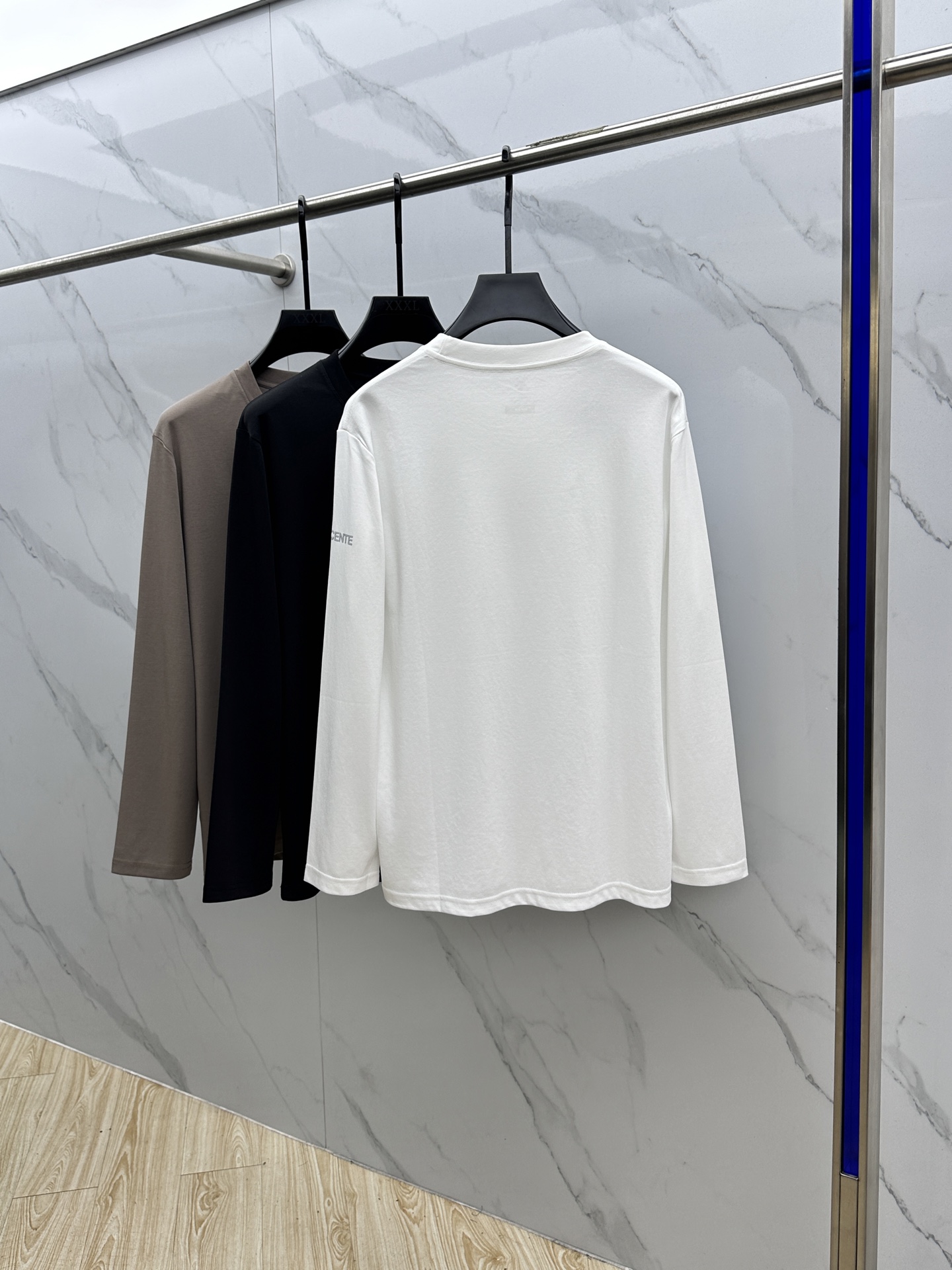 🆕DESCENTE迪桑特 2025SS秋季新款男士圆领长袖 T 恤，以当季色调传递典雅韵味，成就日常搭配