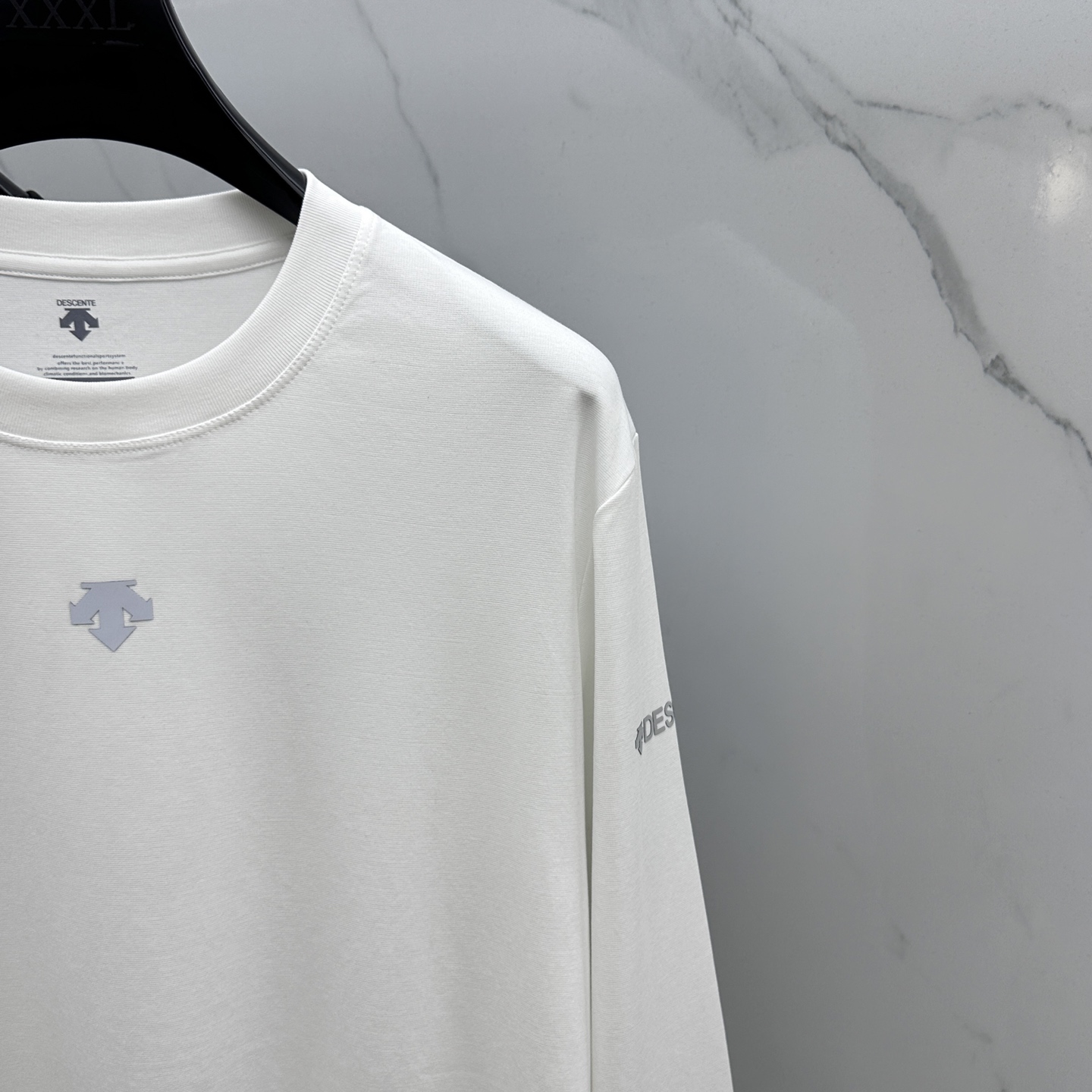 🆕DESCENTE迪桑特 2025SS秋季新款男士圆领长袖 T 恤，以当季色调传递典雅韵味，成就日常搭配