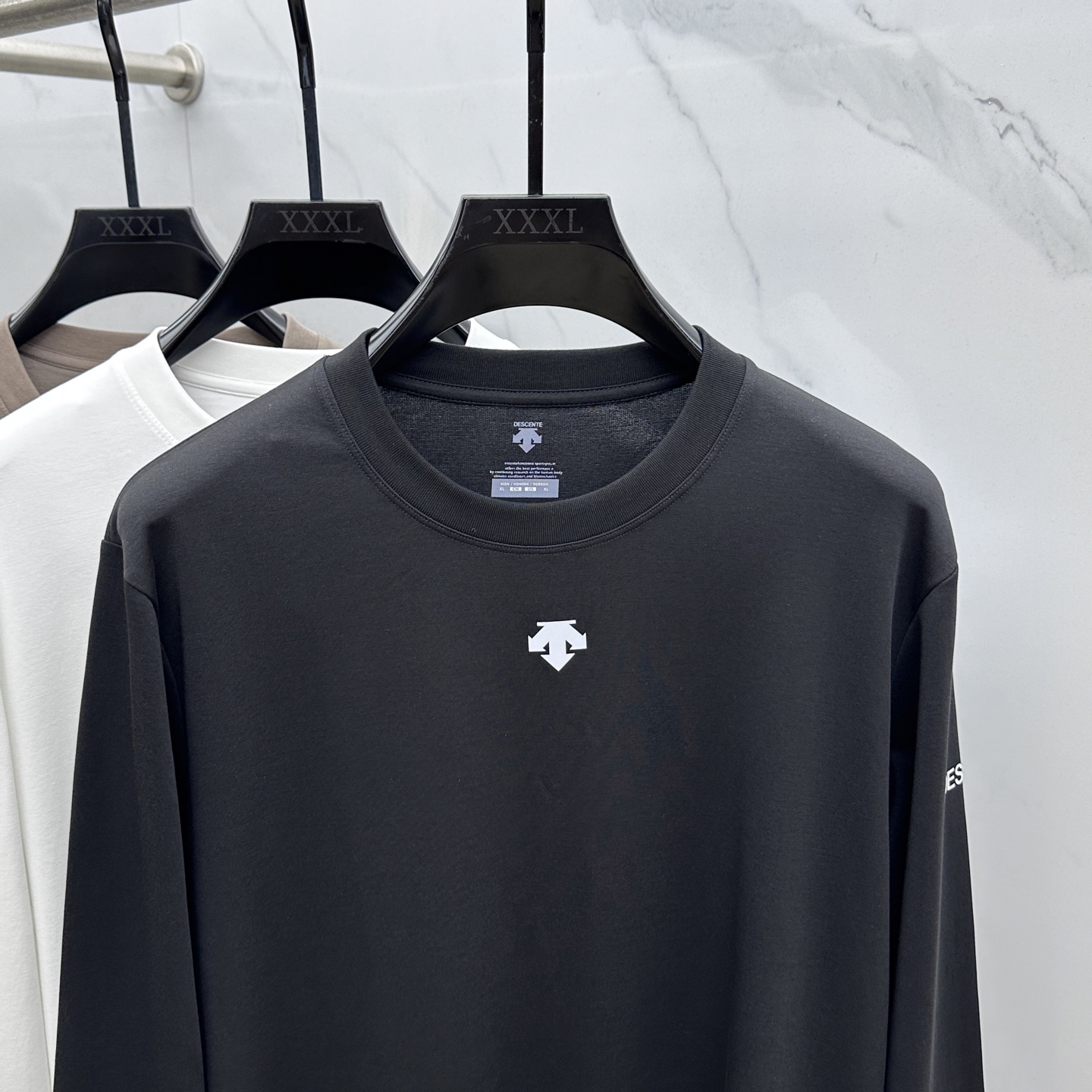 🆕DESCENTE迪桑特 2025SS秋季新款男士圆领长袖 T 恤，以当季色调传递典雅韵味，成就日常搭配