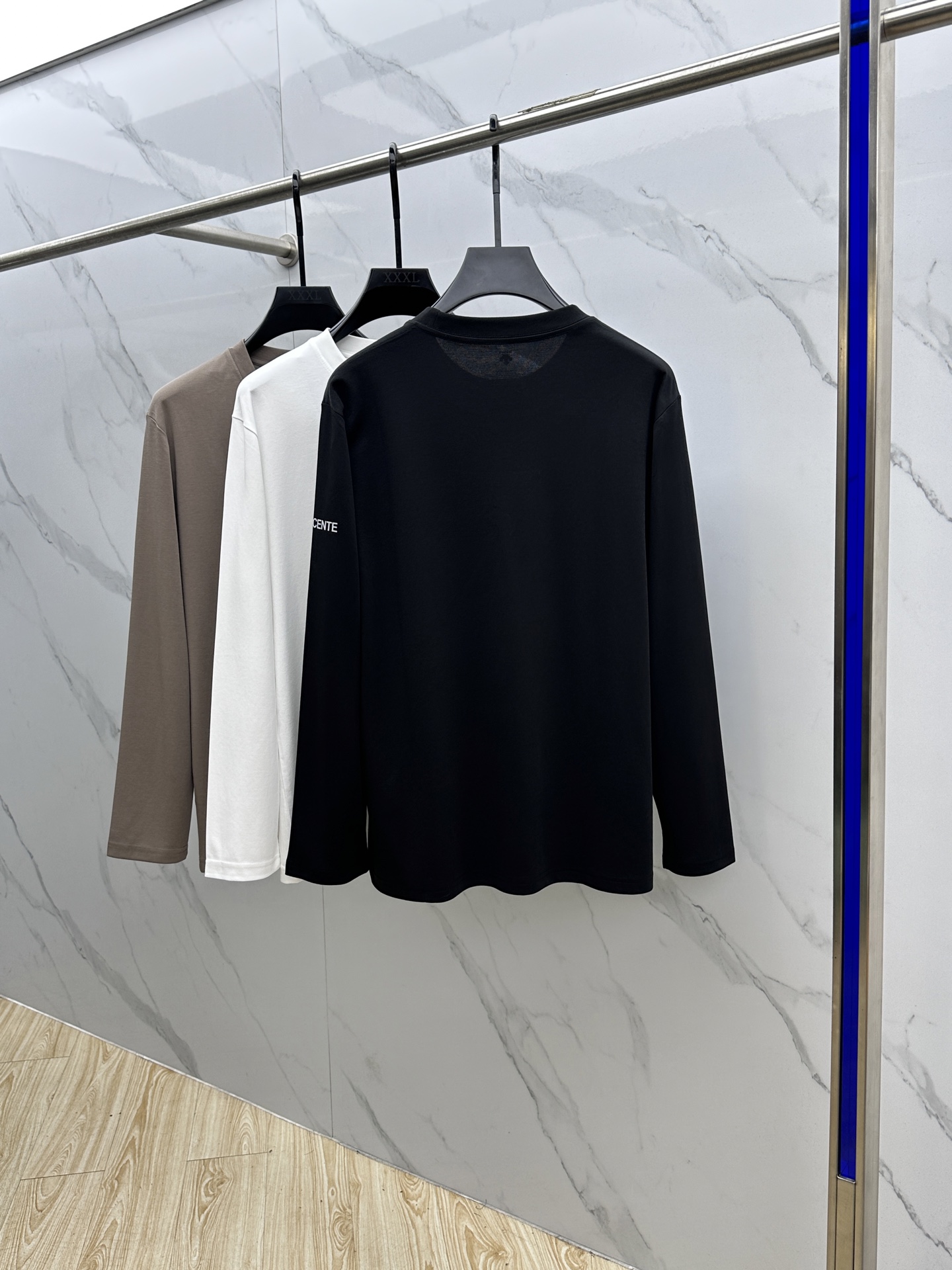 🆕DESCENTE迪桑特 2025SS秋季新款男士圆领长袖 T 恤，以当季色调传递典雅韵味，成就日常搭配