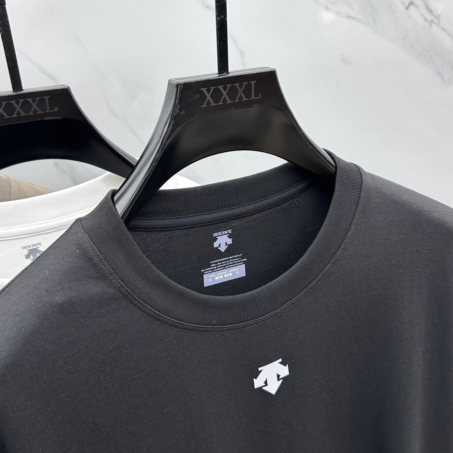 🆕DESCENTE迪桑特 2025SS秋季新款男士圆领长袖 T 恤，以当季色调传递典雅韵味，成就日常搭配