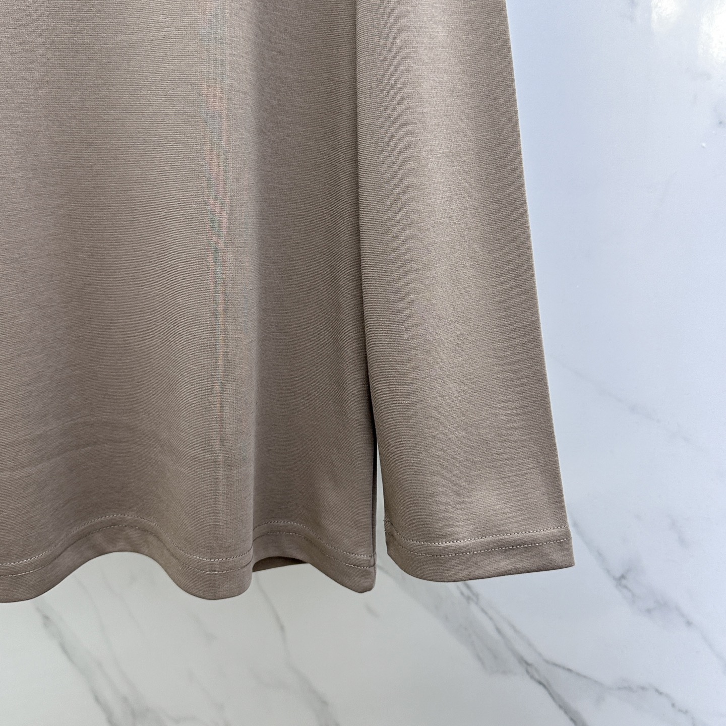 🆕DESCENTE迪桑特 2025SS秋季新款男士圆领长袖 T 恤，以当季色调传递典雅韵味，成就日常搭配