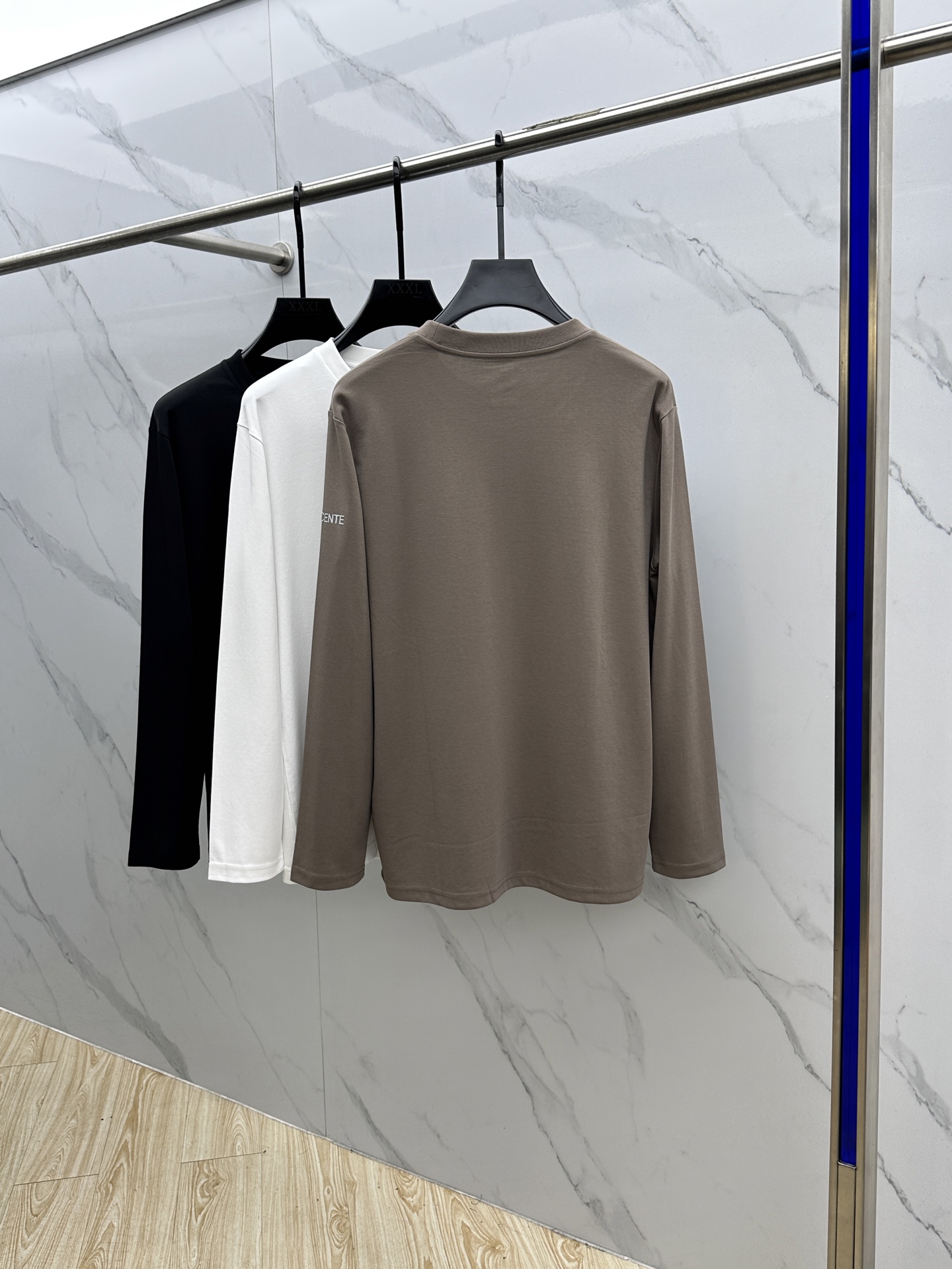 🆕DESCENTE迪桑特 2025SS秋季新款男士圆领长袖 T 恤，以当季色调传递典雅韵味，成就日常搭配