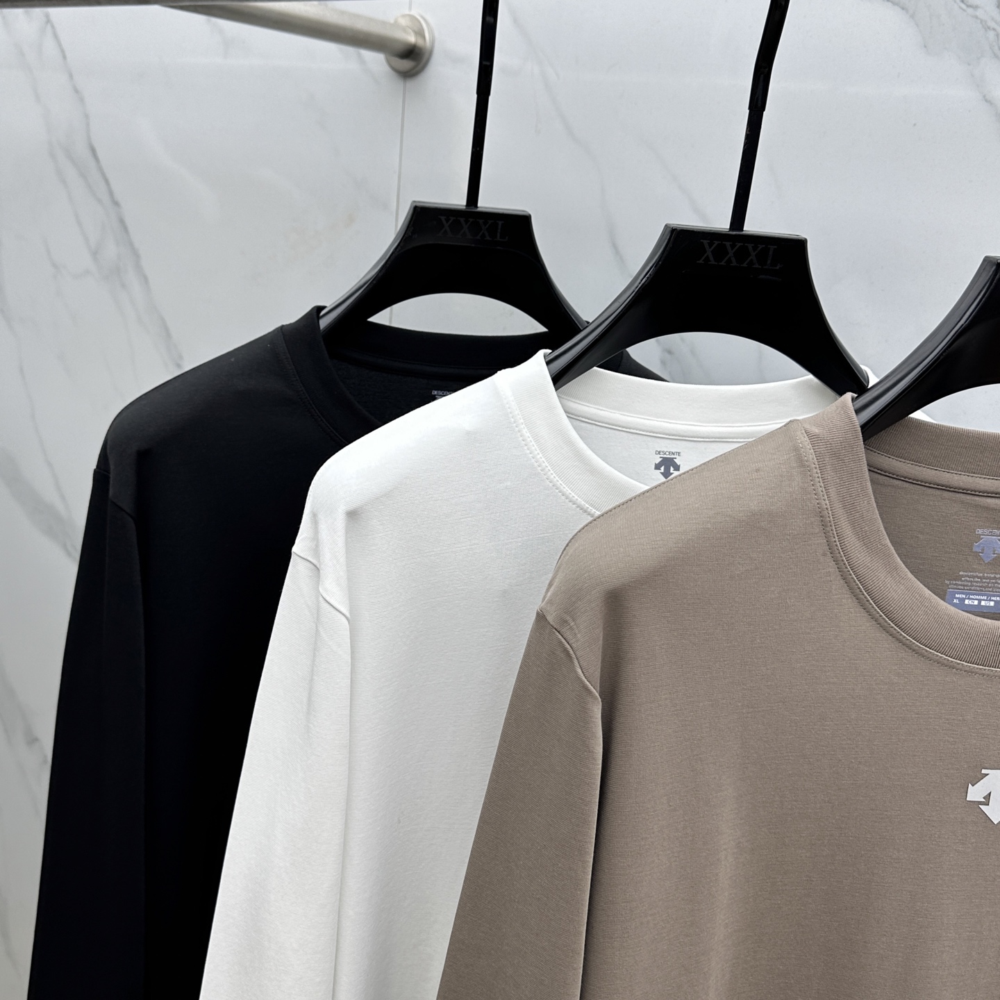 🆕DESCENTE迪桑特 2025SS秋季新款男士圆领长袖 T 恤，以当季色调传递典雅韵味，成就日常搭配