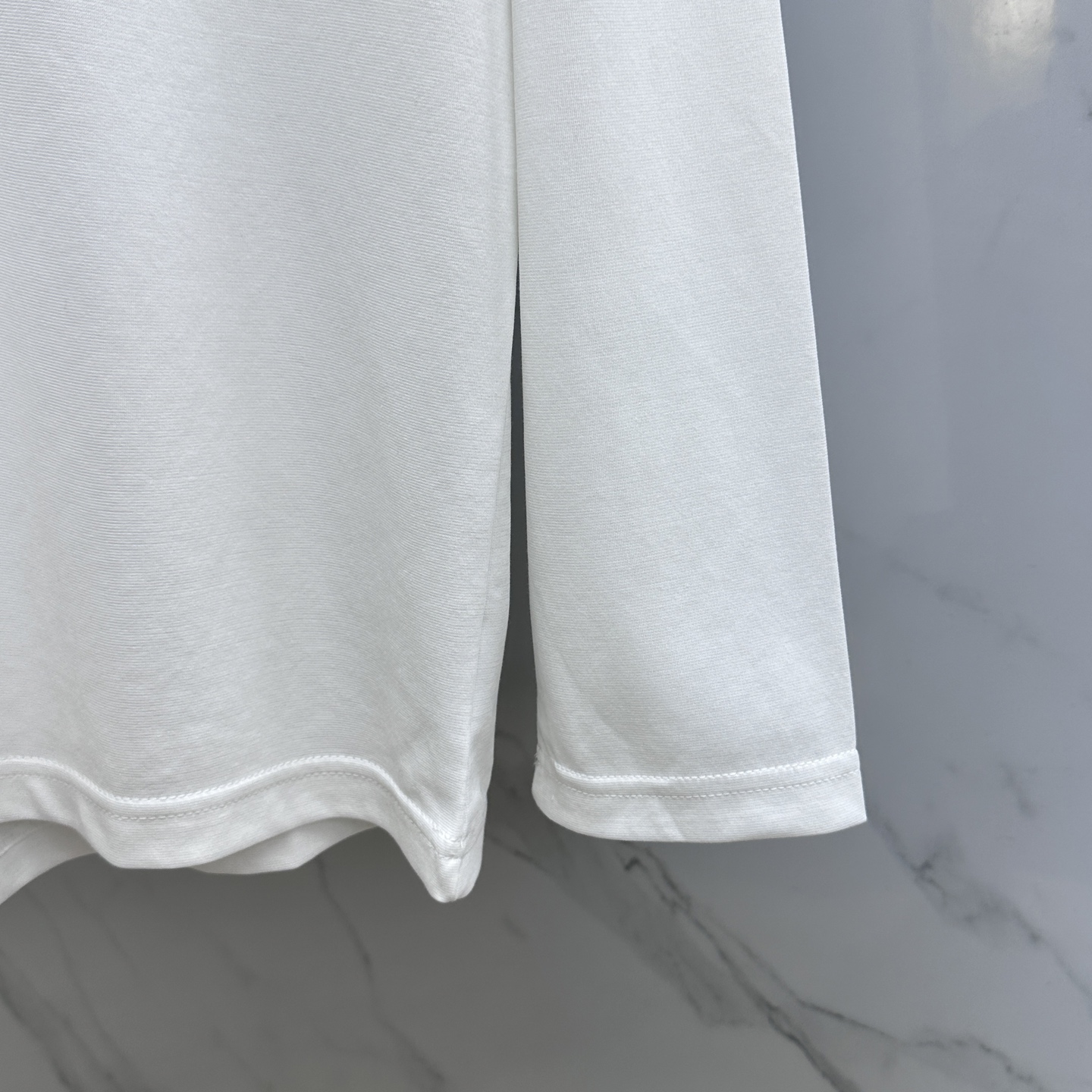 🆕ARCTERYX始祖鸟 2025SS秋季新款男士圆领长袖 T 恤，以当季色调传递典雅韵味，成就日常搭配