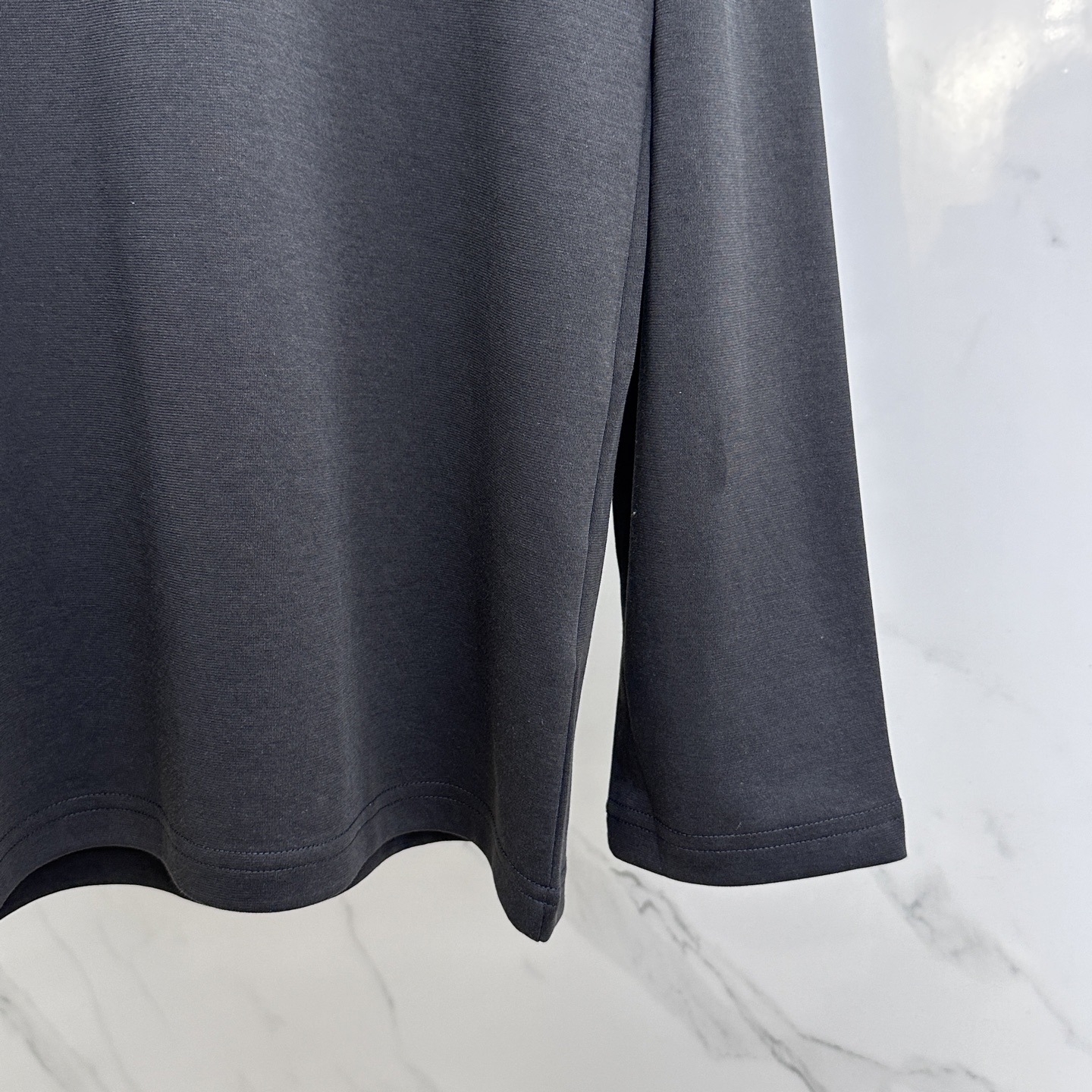 🆕ARCTERYX始祖鸟 2025SS秋季新款男士圆领长袖 T 恤，以当季色调传递典雅韵味，成就日常搭配