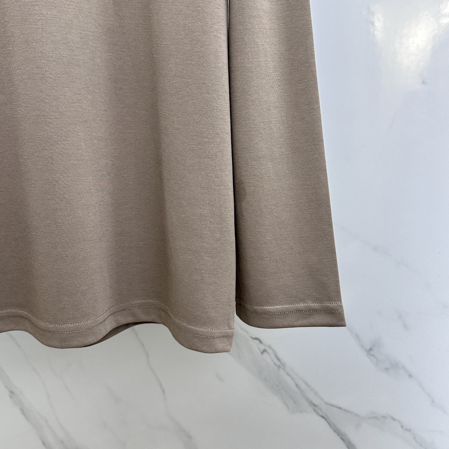 🆕ARCTERYX始祖鸟 2025SS秋季新款男士圆领长袖 T 恤，以当季色调传递典雅韵味，成就日常搭配