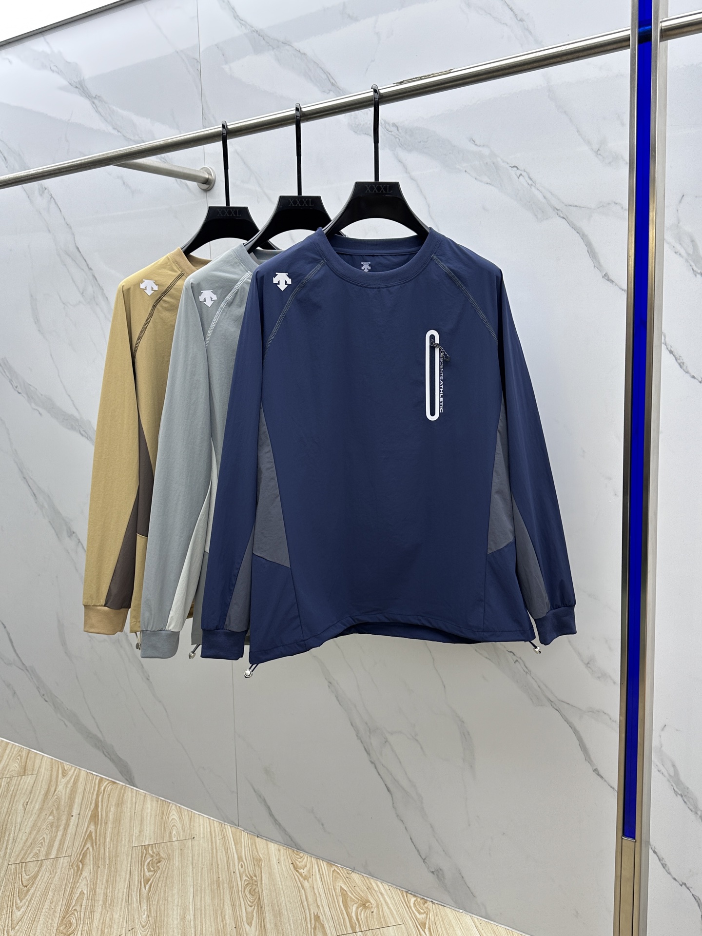 NO:548737,DESCENTE 2025SS Autumn new outdoor quick-drying long-sleeved T-shirt, lightweight special training comprehensive quick-drying clothes, environmentally friendly technological fabrics. It conveys elegant charm with seasonal tones, making it a good choice for daily matching. The logo on the chest implicitly marks the brand identity, fine workmanship, fashionable and atmospheric, comfortable skin, and complete three-marks xh size S-XXL,,alexander wang19860909DESCENTE迪桑特 2025SS秋季新款户外速干长袖 T 恤,轻量特训综速干衣,环保科技面料.以当季色调传递典雅韵味,成就日常搭配佳选.胸前logo标识含蓄标注品牌身份,做工精细、时尚大气、贴肤舒适,三标齐全xh 尺码S-XXL,,alexander wang,Men's clothing