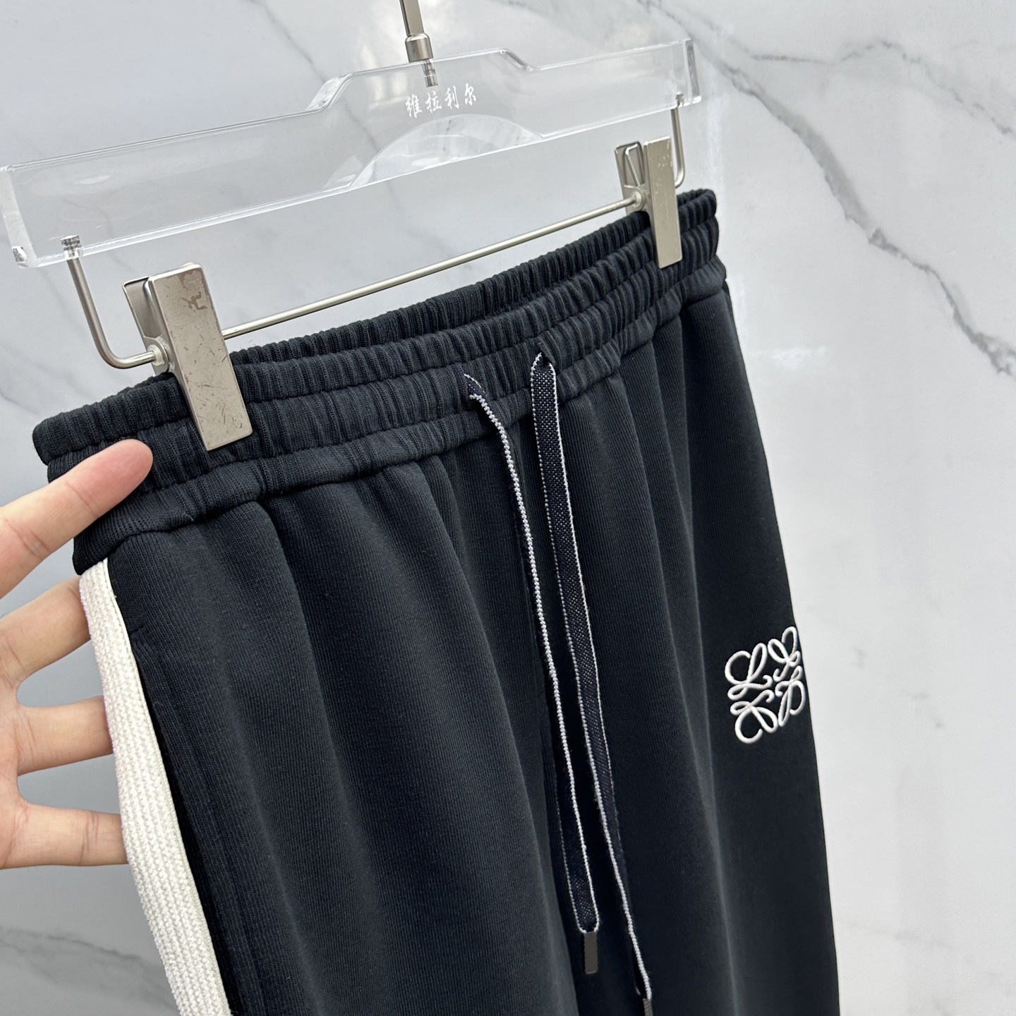 🆕罗意威 Loewe 2025秋冬新款休闲裤 立体刺绣定位LOGO 高端版本，定制面料 透气舒适度高，细