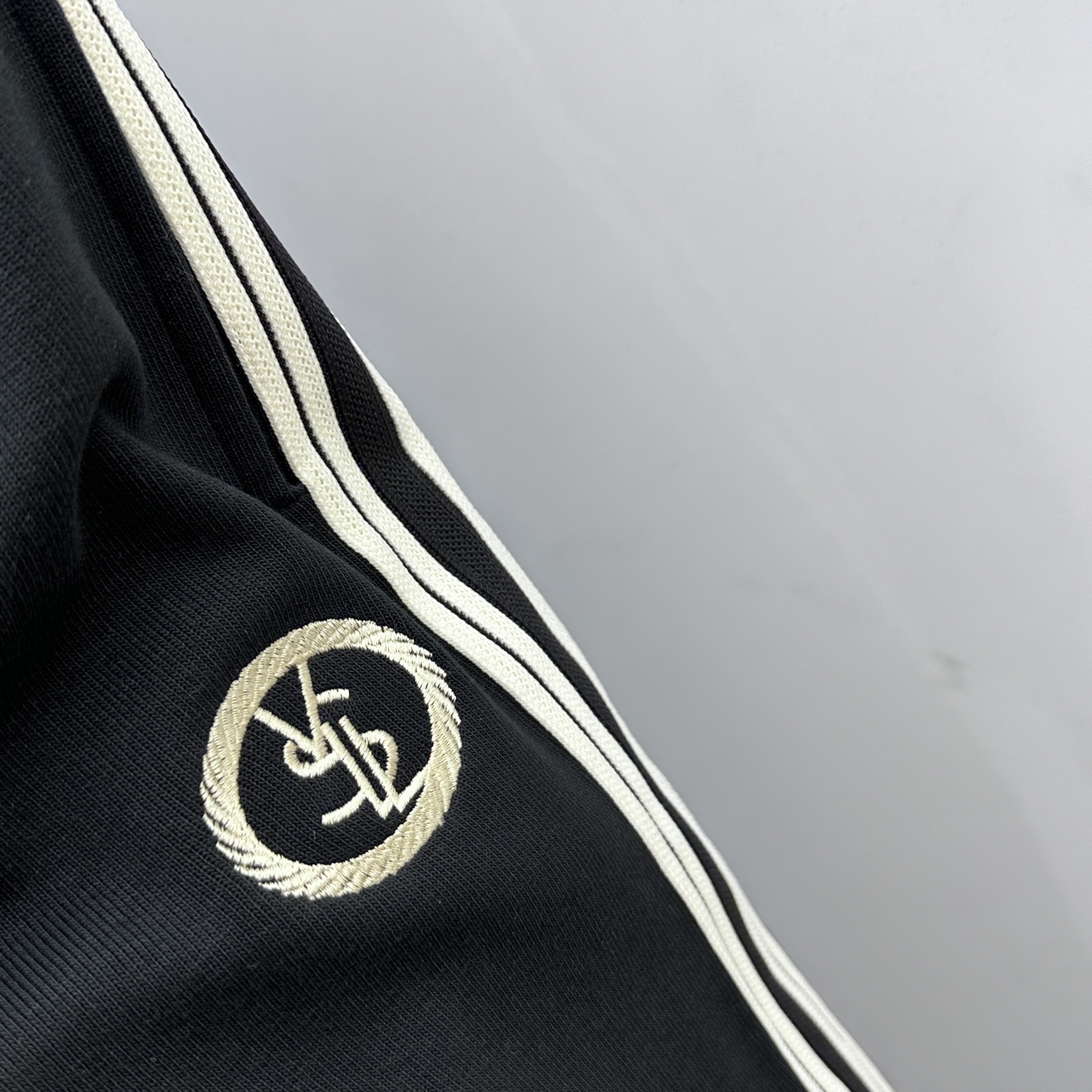 🆕YSL 圣罗兰 2025秋冬新款休闲裤 立体刺绣定位LOGO 高端版本，定制面料 透气舒适度高，细节无