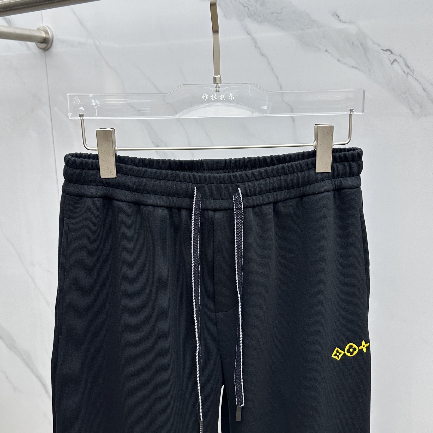 🆕1V*路易威登 2025秋冬新款休闲裤 立体刺绣定位LOGO 高端版本，定制面料 透气舒适度高，细节无