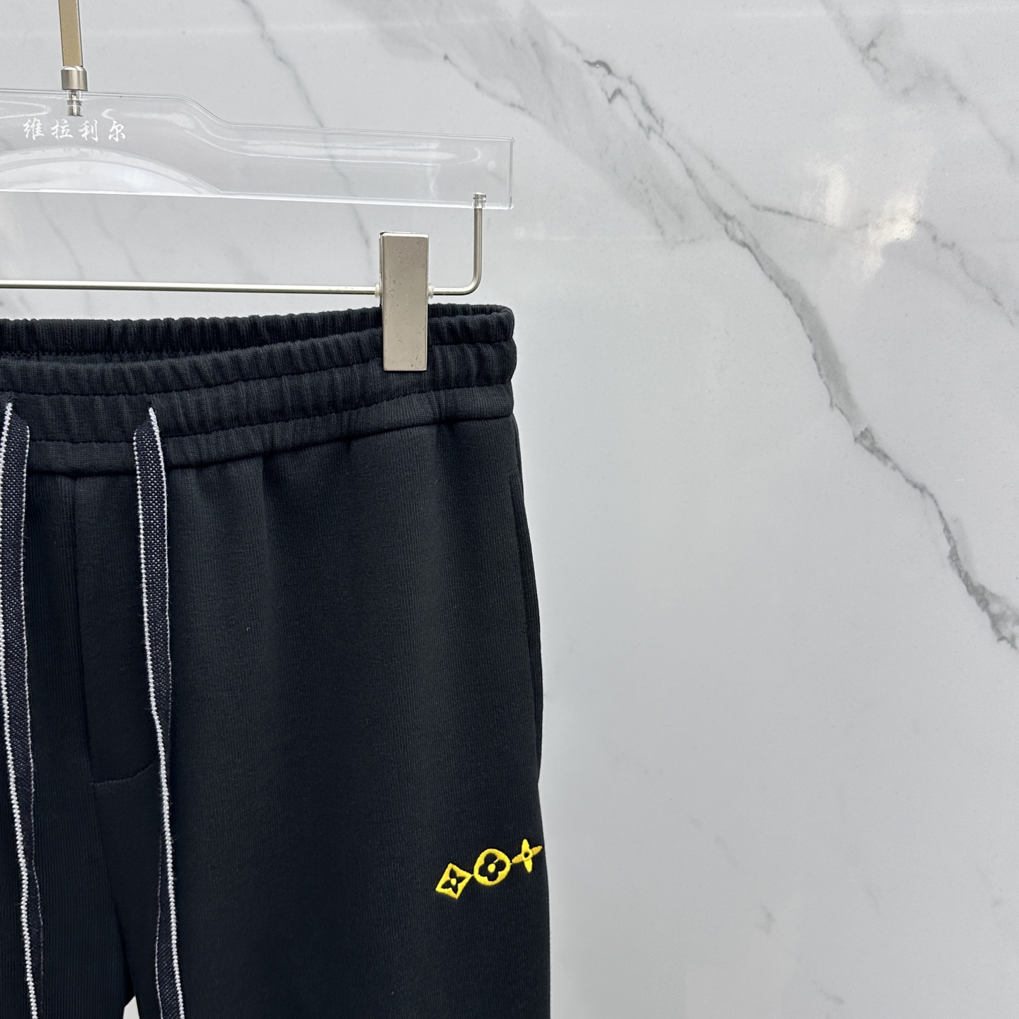 🆕1V*路易威登 2025秋冬新款休闲裤 立体刺绣定位LOGO 高端版本，定制面料 透气舒适度高，细节无
