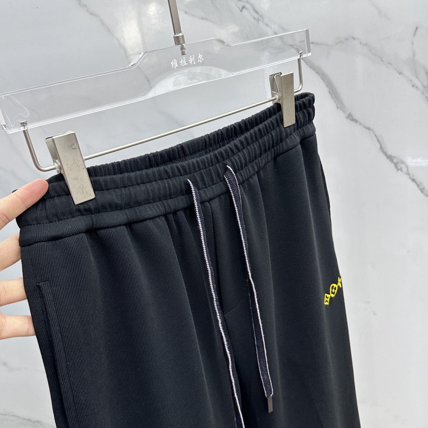 🆕1V*路易威登 2025秋冬新款休闲裤 立体刺绣定位LOGO 高端版本，定制面料 透气舒适度高，细节无