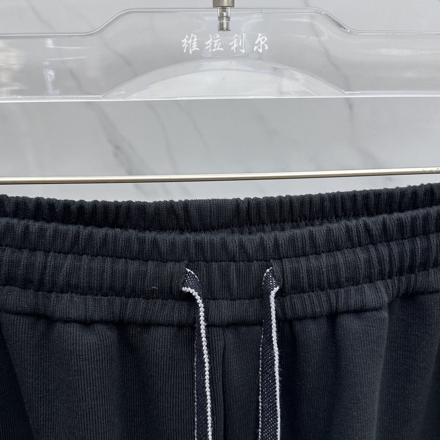 🆕alo 2025秋冬新款休闲裤 立体刺绣定位LOGO 高端版本，定制面料 透气舒适度高，细节无可挑剔，