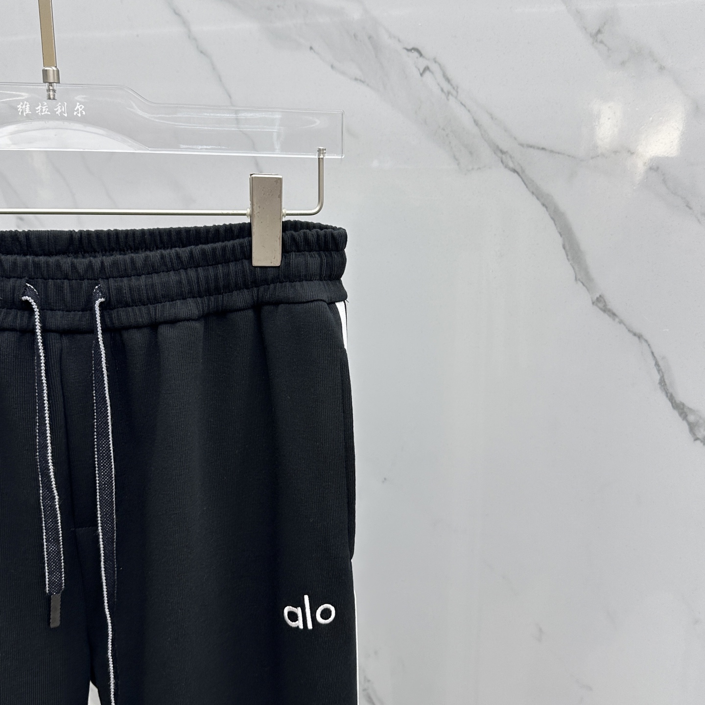 🆕alo 2025秋冬新款休闲裤 立体刺绣定位LOGO 高端版本，定制面料 透气舒适度高，细节无可挑剔，