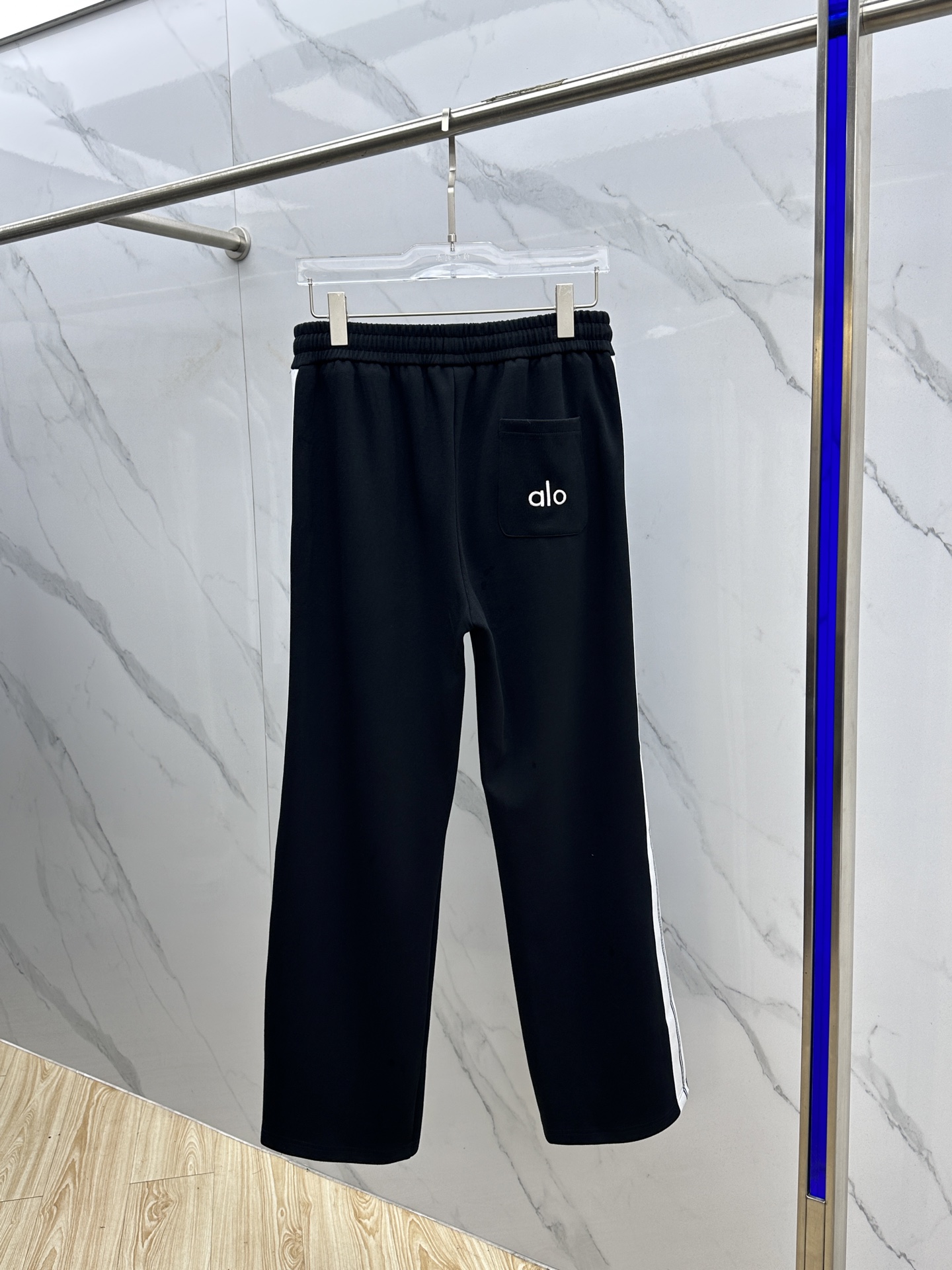 🆕alo 2025秋冬新款休闲裤 立体刺绣定位LOGO 高端版本，定制面料 透气舒适度高，细节无可挑剔，