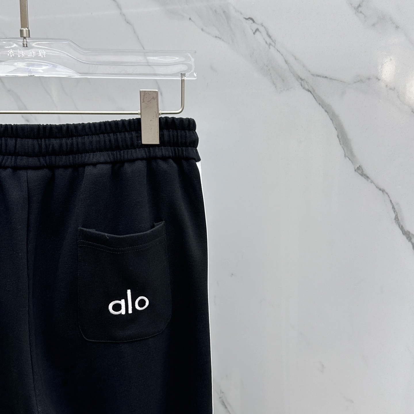 🆕alo 2025秋冬新款休闲裤 立体刺绣定位LOGO 高端版本，定制面料 透气舒适度高，细节无可挑剔，