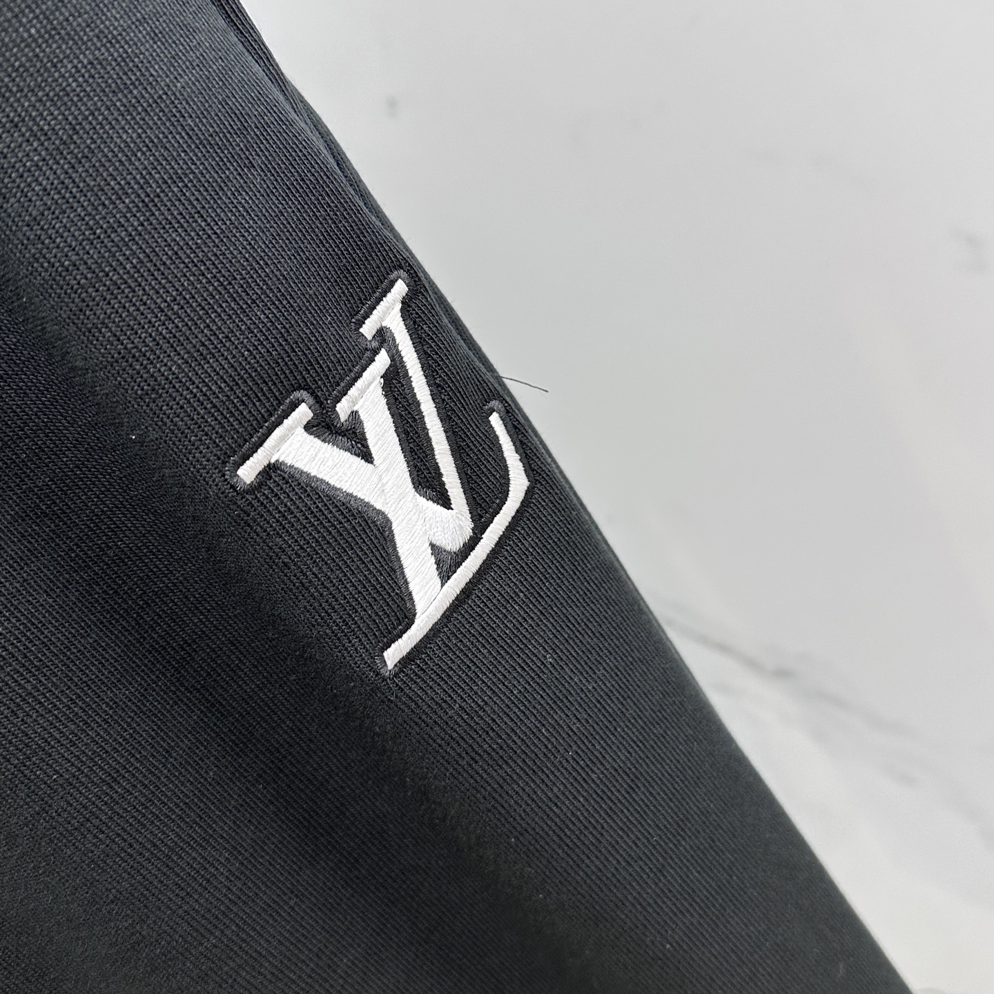 🆕1V*路易威登 2025秋冬新款休闲裤 立体刺绣定位LOGO 高端版本，定制面料 透气舒适度高，细节无