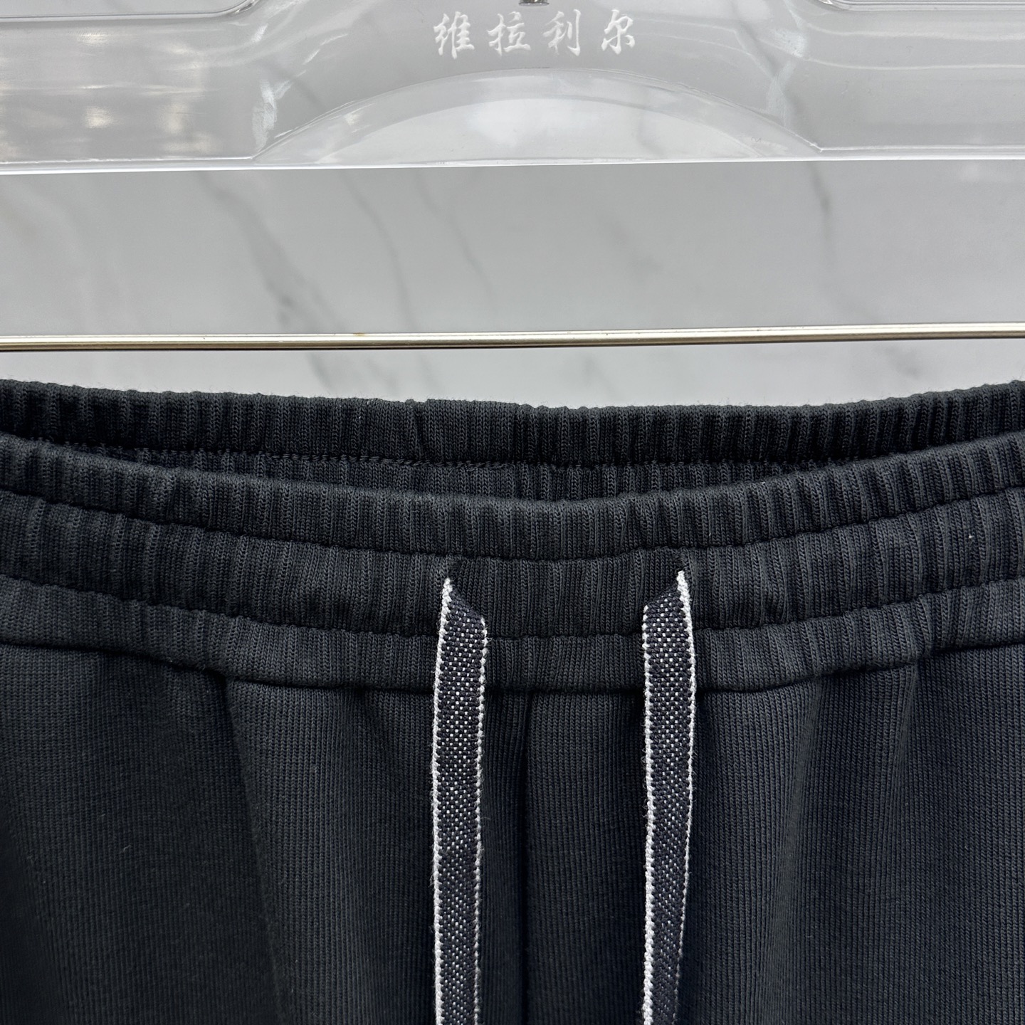 🆕1V*路易威登 2025秋冬新款休闲裤 立体刺绣定位LOGO 高端版本，定制面料 透气舒适度高，细节无