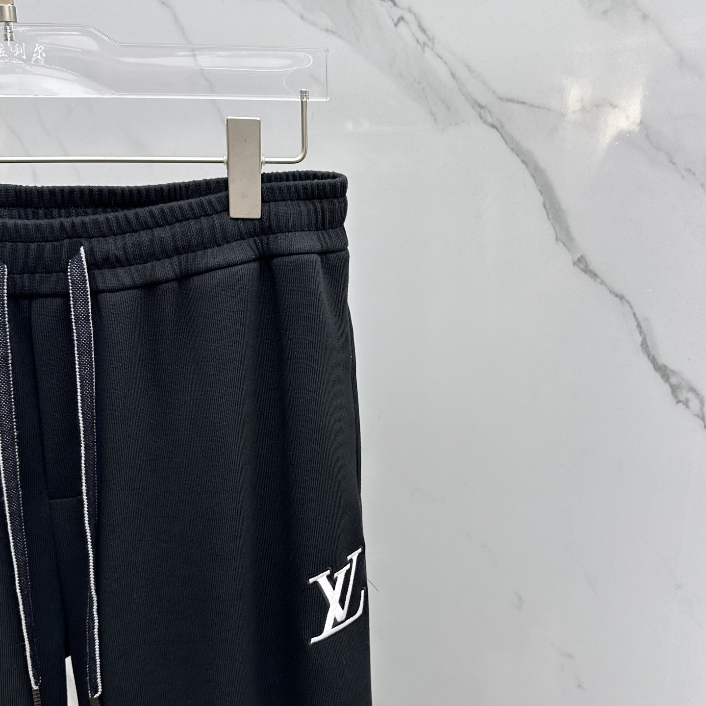 🆕1V*路易威登 2025秋冬新款休闲裤 立体刺绣定位LOGO 高端版本，定制面料 透气舒适度高，细节无