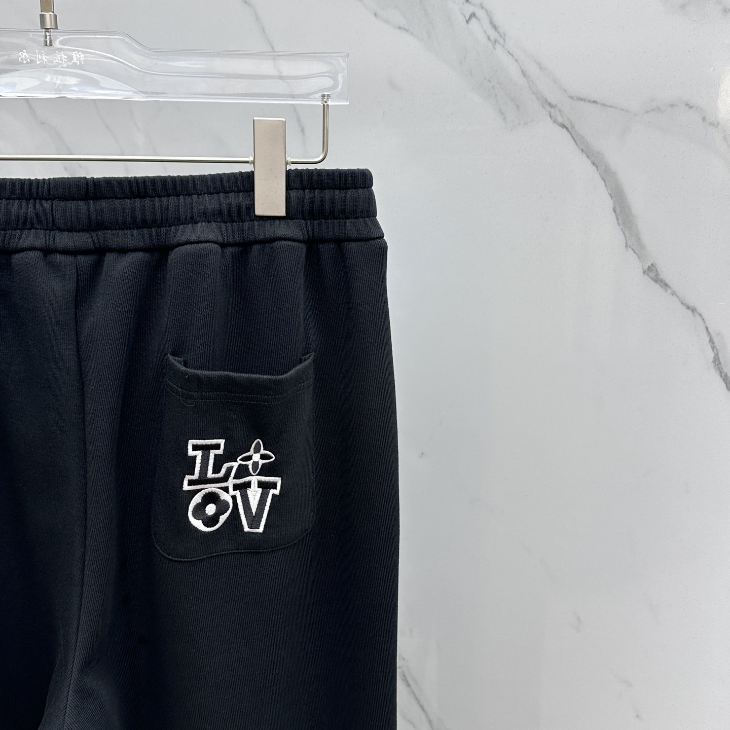 🆕1V*路易威登 2025秋冬新款休闲裤 立体刺绣定位LOGO 高端版本，定制面料 透气舒适度高，细节无