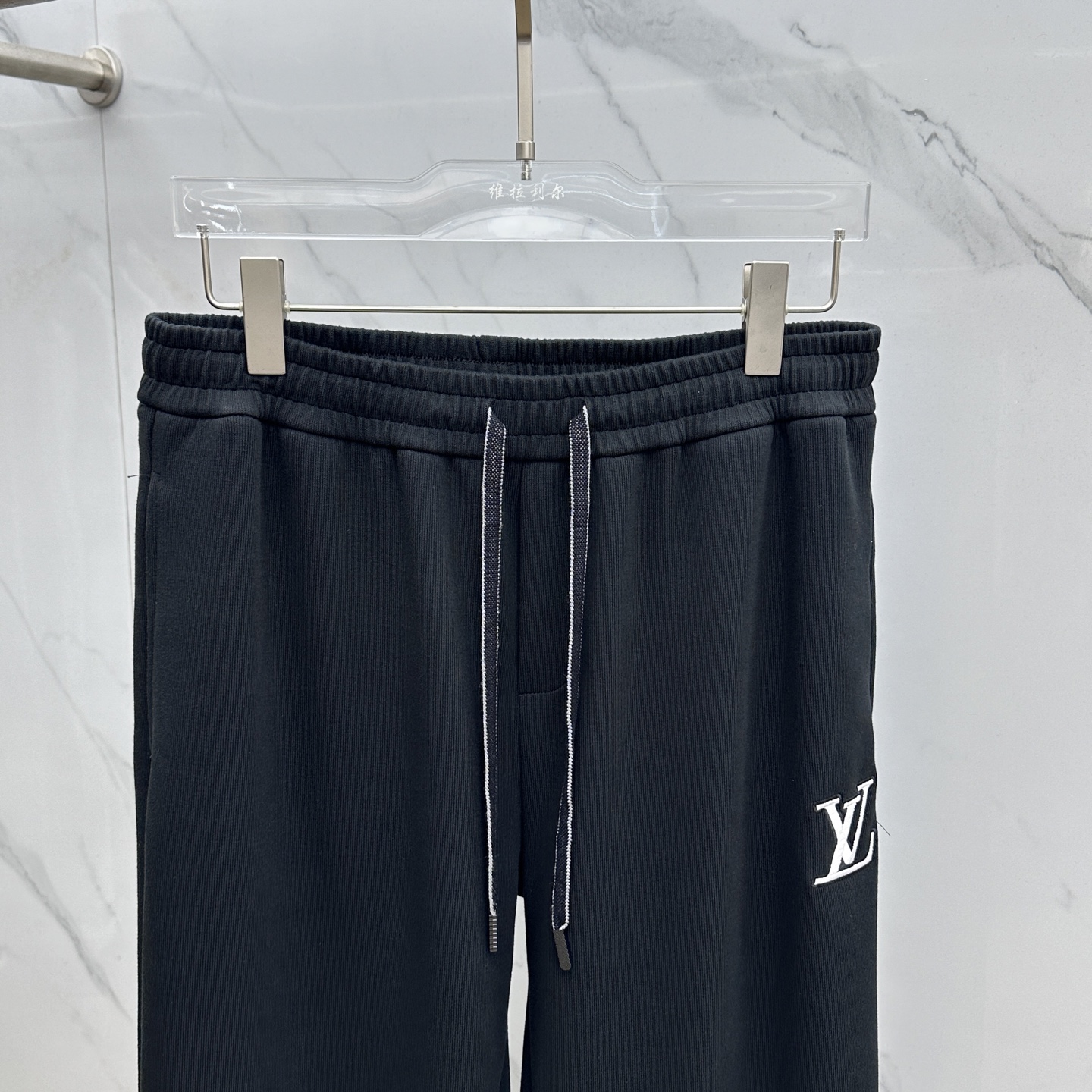 🆕1V*路易威登 2025秋冬新款休闲裤 立体刺绣定位LOGO 高端版本，定制面料 透气舒适度高，细节无