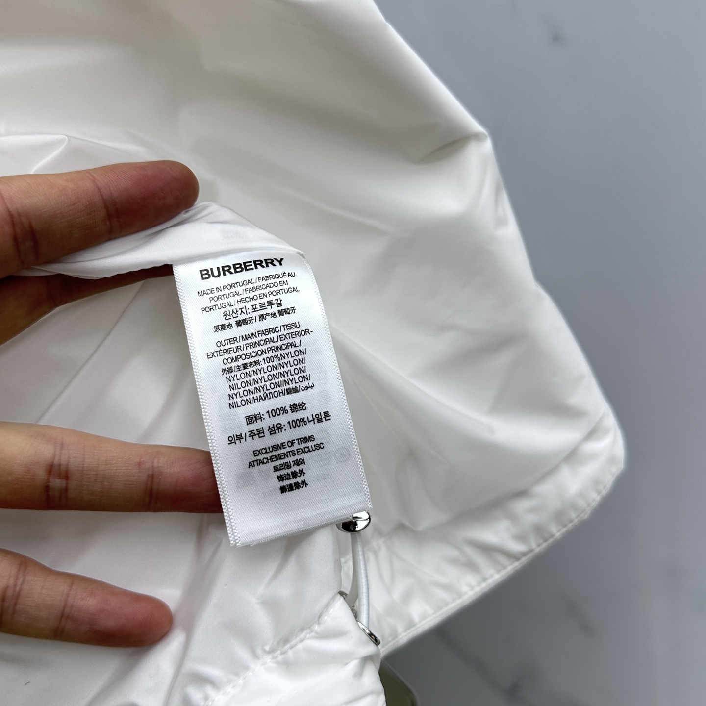 🆕Burberry 巴宝莉 2025Fw新款格纹尼龙立领防晒外套，融入 Burberry 格纹饰带和B 