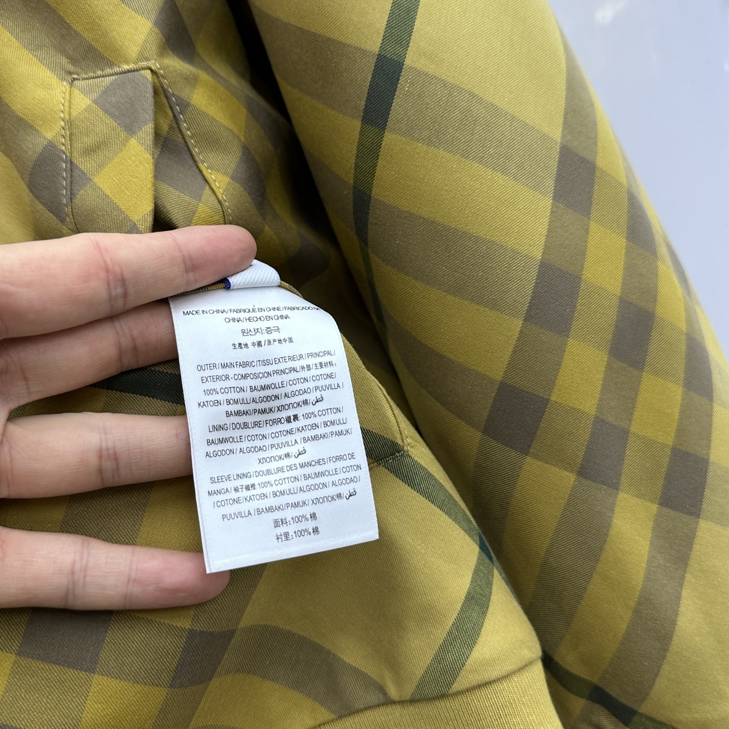 🆕Burberr*巴宝莉 斜格纹连帽拉链夹棉外套采用定织定染格纹面料，全身多处对位拼接操作，面料损耗极大