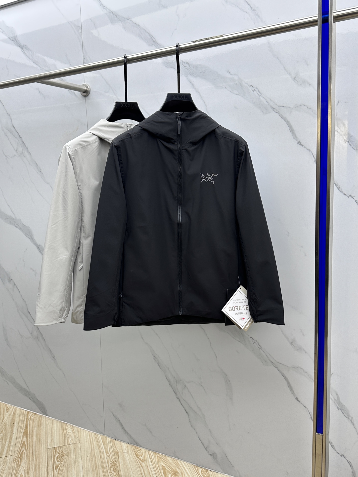 NO:522781,ARCTERYX SOLANO JAET Windproof Men's Soft-shell jacket Windproof, versatile, water-resistant, breathable, strap seams, nylon pattern on sleeves, easy to put on and take off, large body with recycled polyester knitted lining, softer and breathable Standard style allows freedom of movement and plenty of space, can be worn with clothes Spliced ​​and cut, easy to move Two zipper pockets, inner zipper chest pocket Adjustable hem drawstring Full length main zipper hei Size s-2xL, arc'teryx, jackets & coats, alexander wang19860909ARCTERYX始祖鸟 SOLANO JAET 防风 男子 软壳夹克 防风,功能多样,防泼水,透气 贴带接缝,袖子融入尼龙平纹,易于穿脱,大身采用再生涤纶针织里衬,更加柔软透气 标准款式可使活动自由度并且空间充裕,可与衣物搭配穿着 拼接剪裁,活动自如 两个拉链口袋,内侧拉链胸袋 可调下摆抽绳 全长主拉链hei 尺码s-2xL,arc'teryx,jackets & coats,alexander wang,Men's clothing