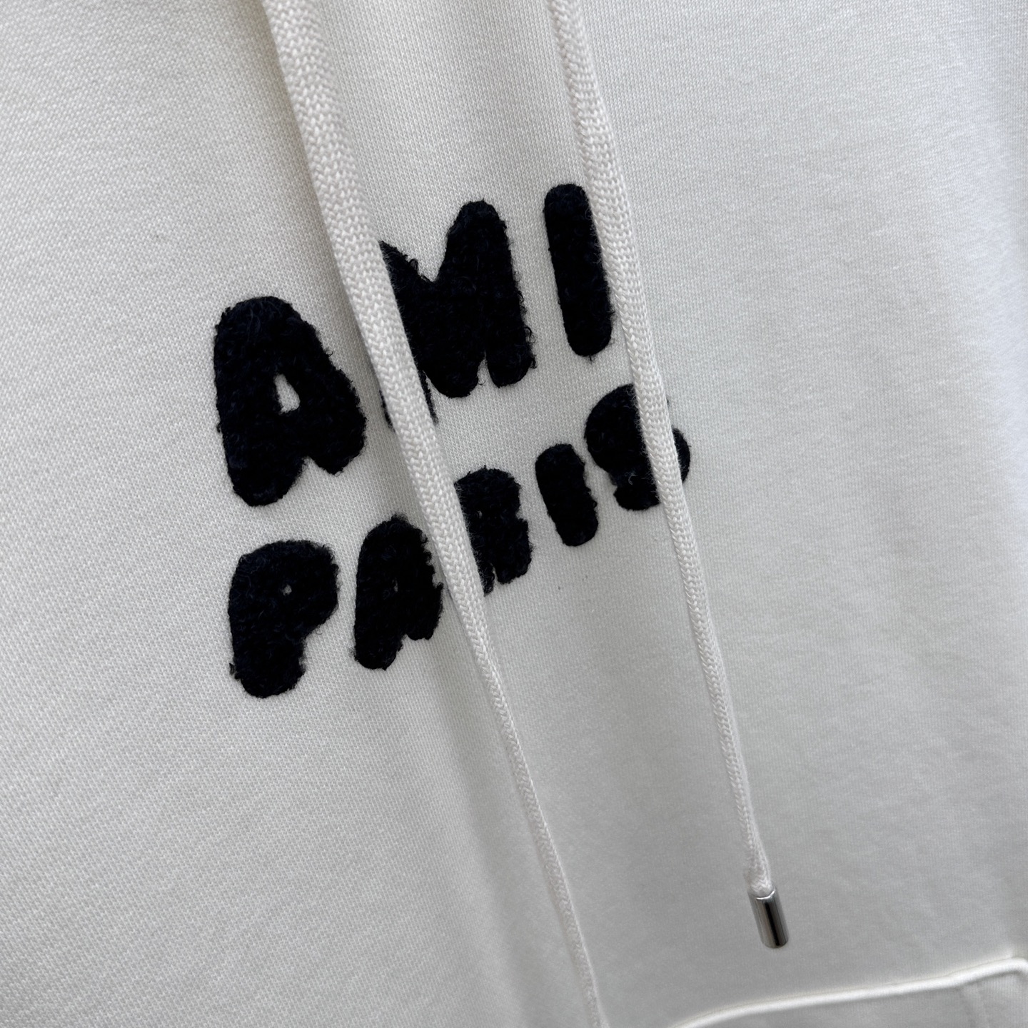 🆕AMI 24FW早秋新款连帽卫衣，男女同款！独特吸引人的眼球，这一款卫衣品相品质都在线，舒适度，一如既