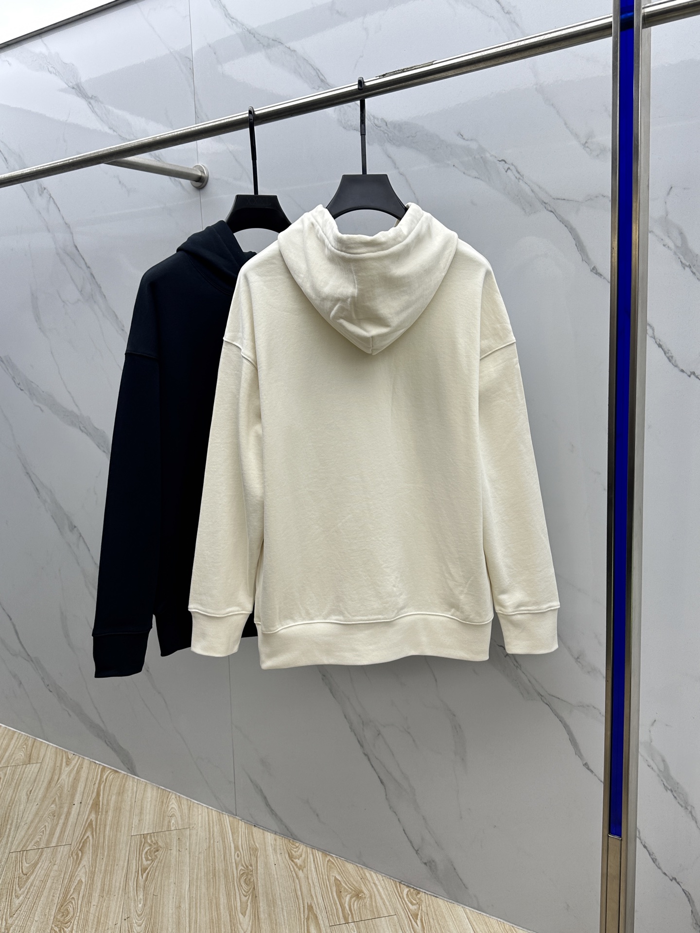 🆕AMI 24FW早秋新款连帽卫衣，男女同款！独特吸引人的眼球，这一款卫衣品相品质都在线，舒适度，一如既