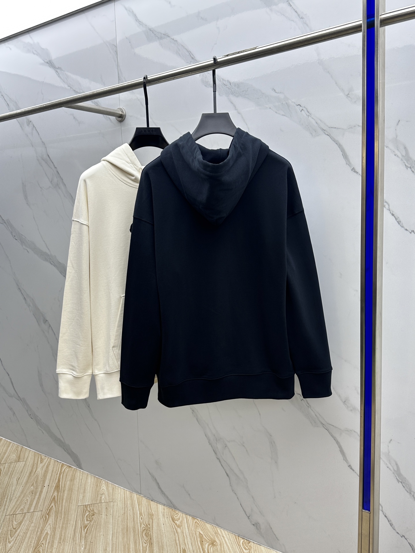 🆕AMI 24FW早秋新款连帽卫衣，男女同款！独特吸引人的眼球，这一款卫衣品相品质都在线，舒适度，一如既